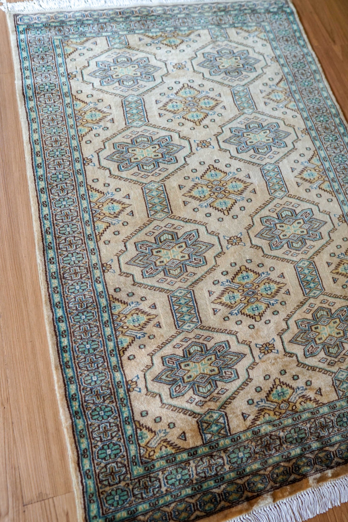  パキスタン手織り絨毯 122×80cm｜ニュージーランド産メリノウール 幾何学フラワー柄 手織りラグ