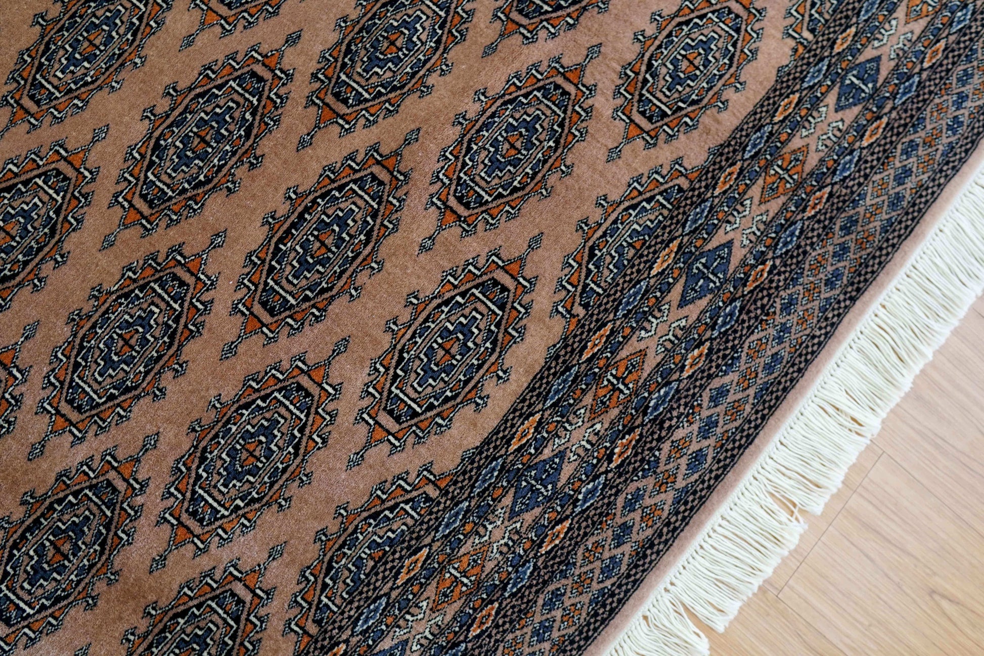 パキスタン手織り絨毯  251×161cm