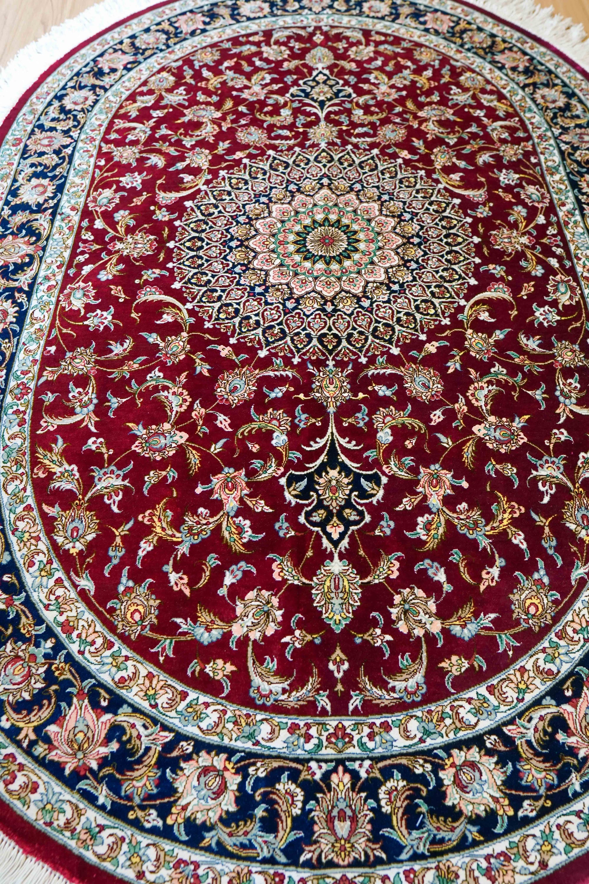  ペルシャ絨毯 クム産 シルク100% 手織りラグ 147×98cm｜モハマディ房 オーバルデザイン 高密度シルク絨毯