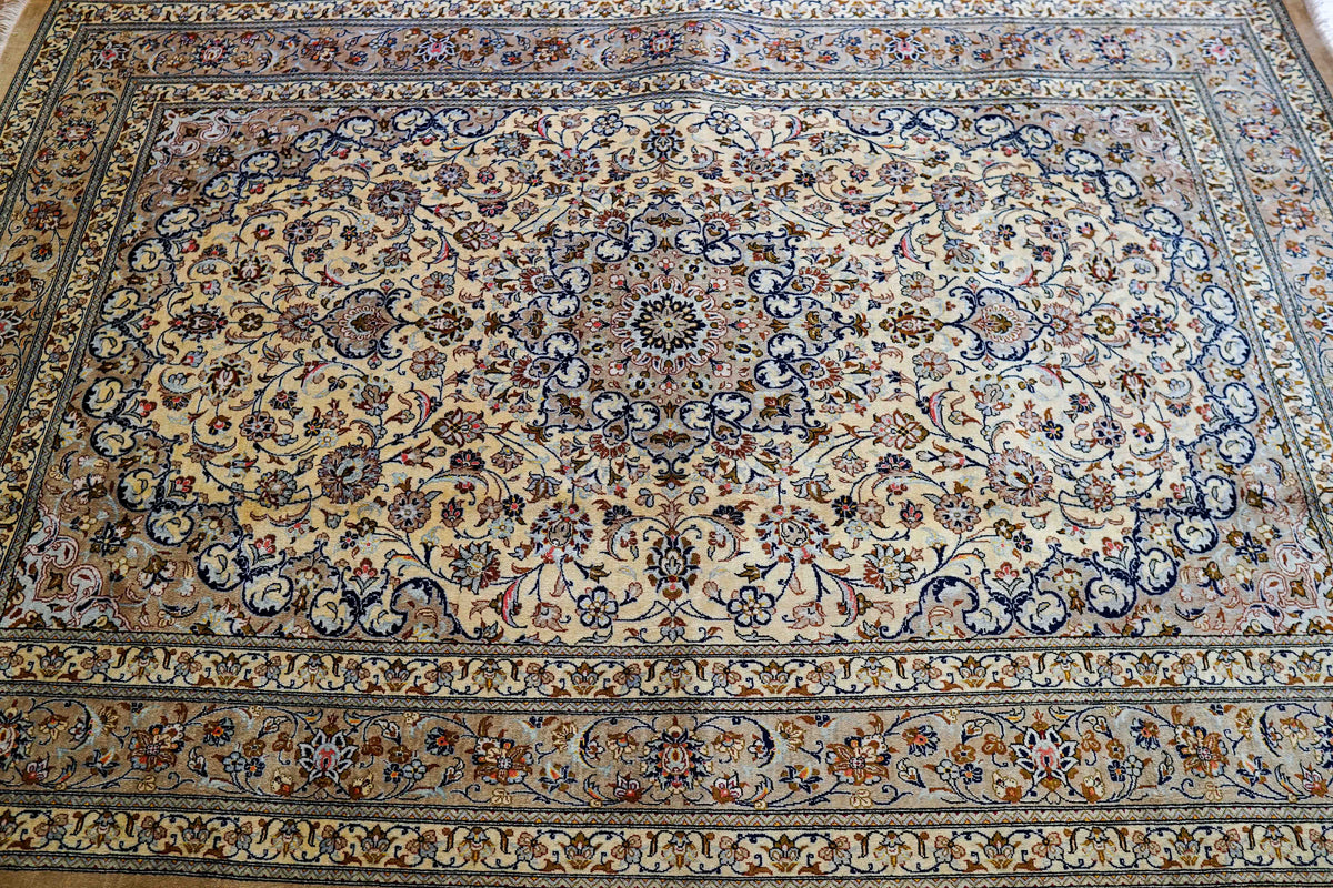  手織りペルシャ絨毯 クム産 ヌーリ工房｜花柄メダリオン 手織りラグ 199×129cm