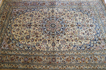  手織りペルシャ絨毯 クム産 ヌーリ工房｜花柄メダリオン 手織りラグ 199×129cm
