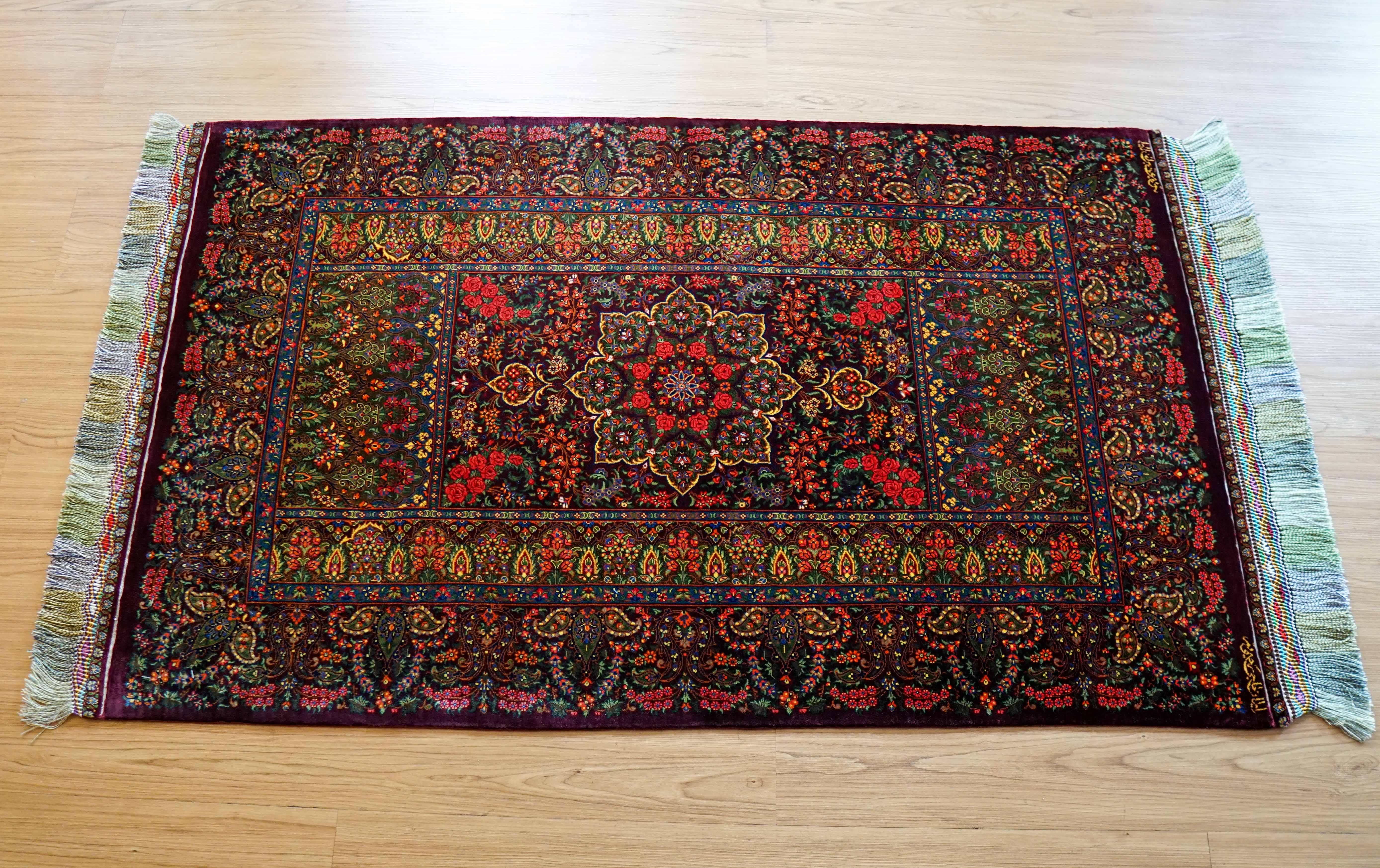 ペルシャ絨毯 クム産 シルク100％ ハジラヒミ工房 130×79cm – Decorworks