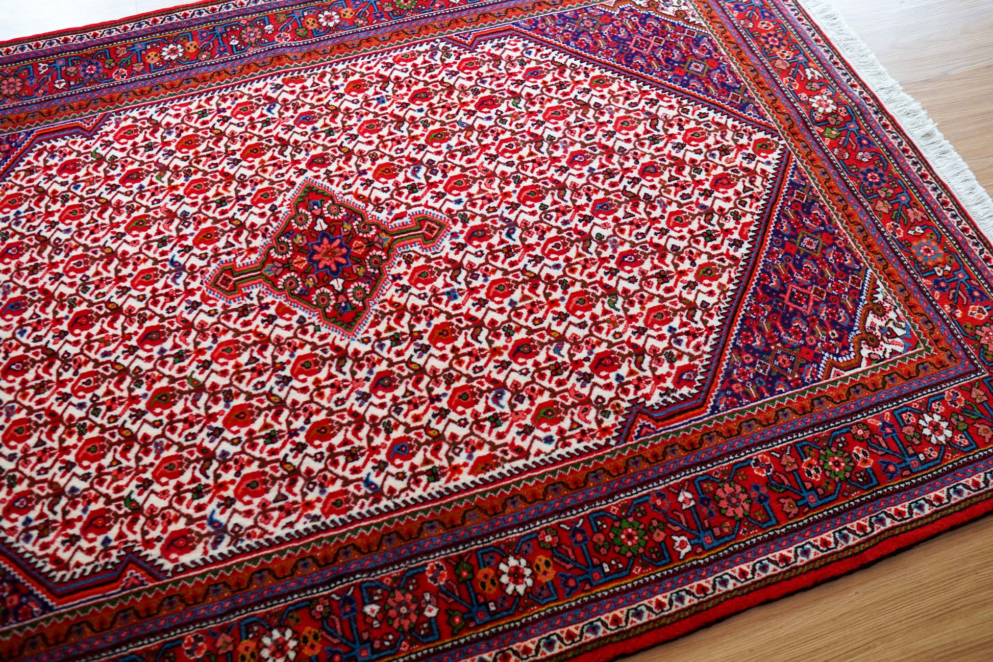  ペルシャ絨毯 ジョーザン産 165×108cm 伝統の花文様が織りなす上質ウールラグ