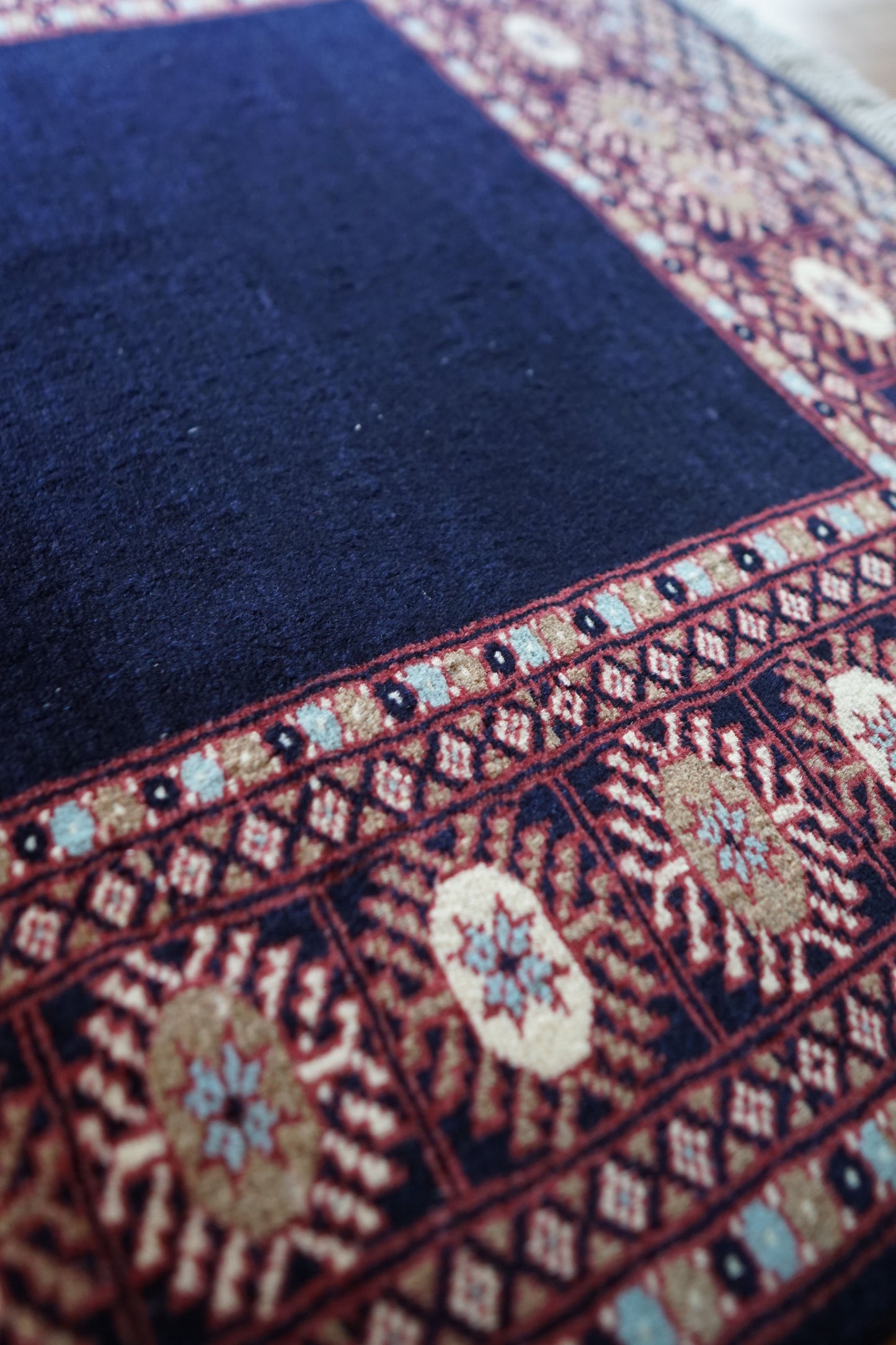  パキスタン手織り絨毯 154×91cm