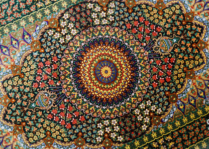  手織りペルシャ絨毯 クム産 タバタバイ工房 100％シルク 126×82cm｜グリーンメダリオン・最高級シルクラグ
