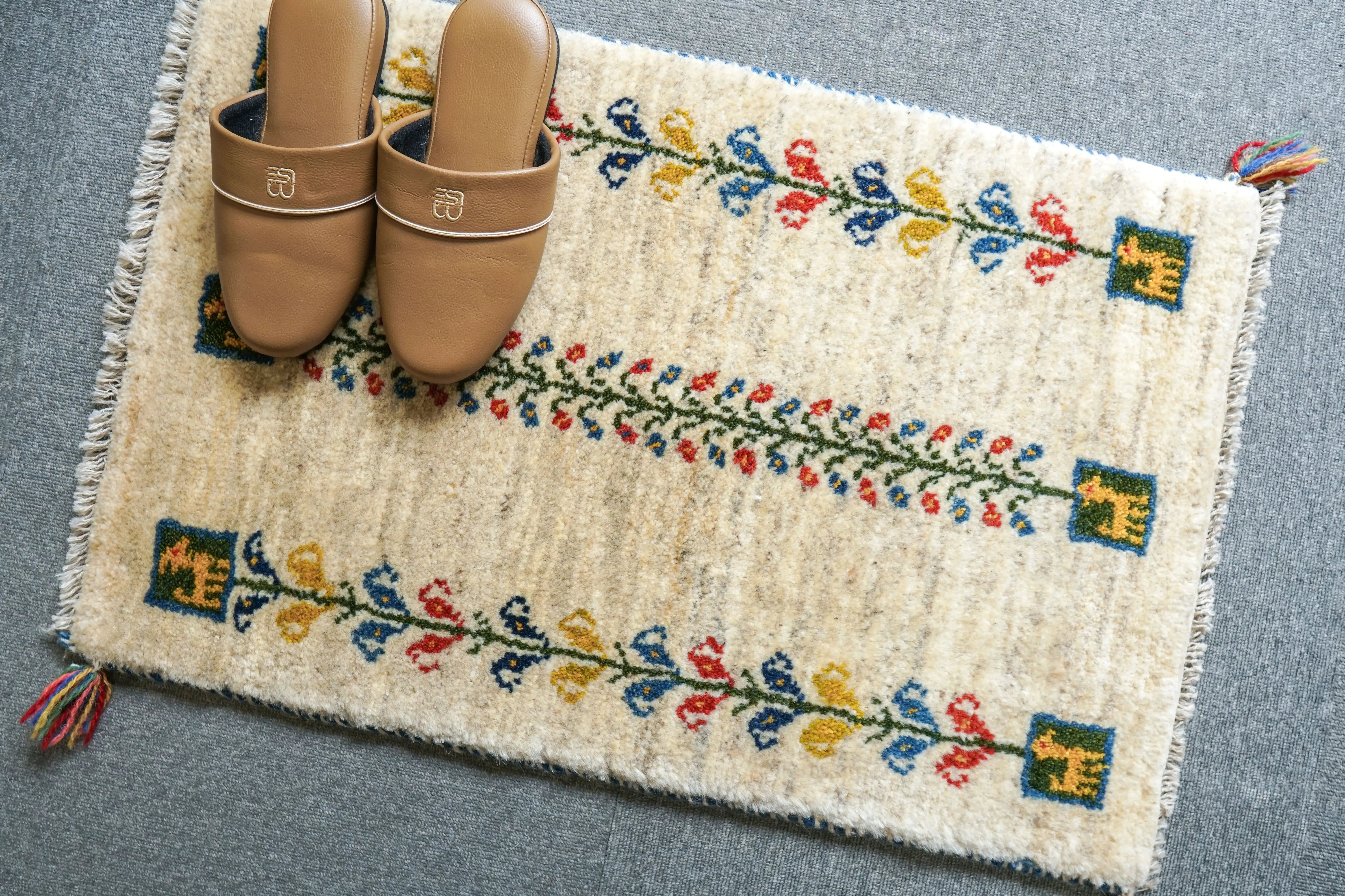 ギャッベ ペルシャ絨毯 手織り天然ウール100％使用素朴で温もり