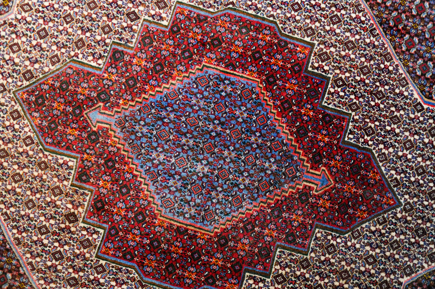 手織りペルシャ絨毯 セネンダジ産 164×152cm