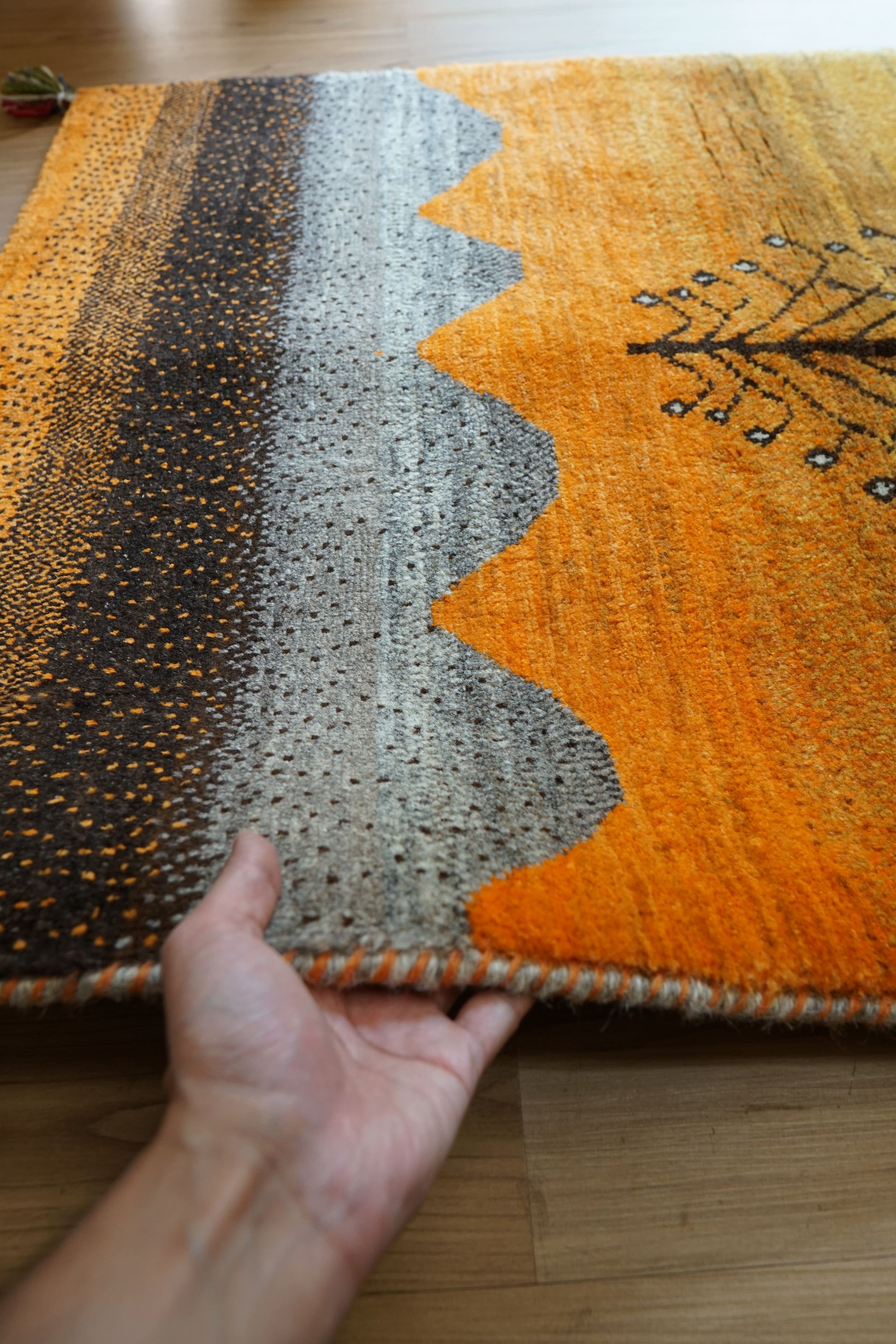 Collection ペルシャ手織り絨毯 カシュクリギャッベ (リーズバフト） 118×84cm 山と生命の樹デザイン ウールラグ