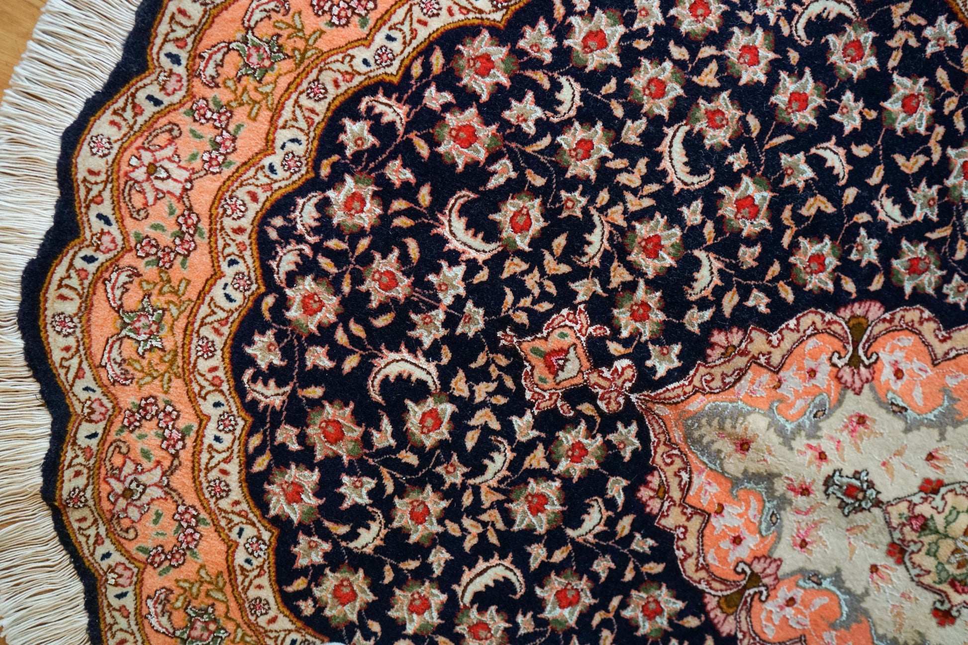 Collection ペルシャ手織り絨毯 タブリーズ産 丸い 145×98cm ウール＆シルク