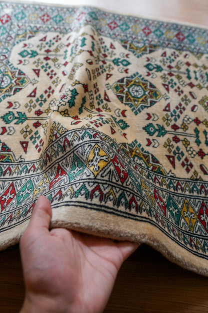 パキスタン手織り絨毯 122×78cm