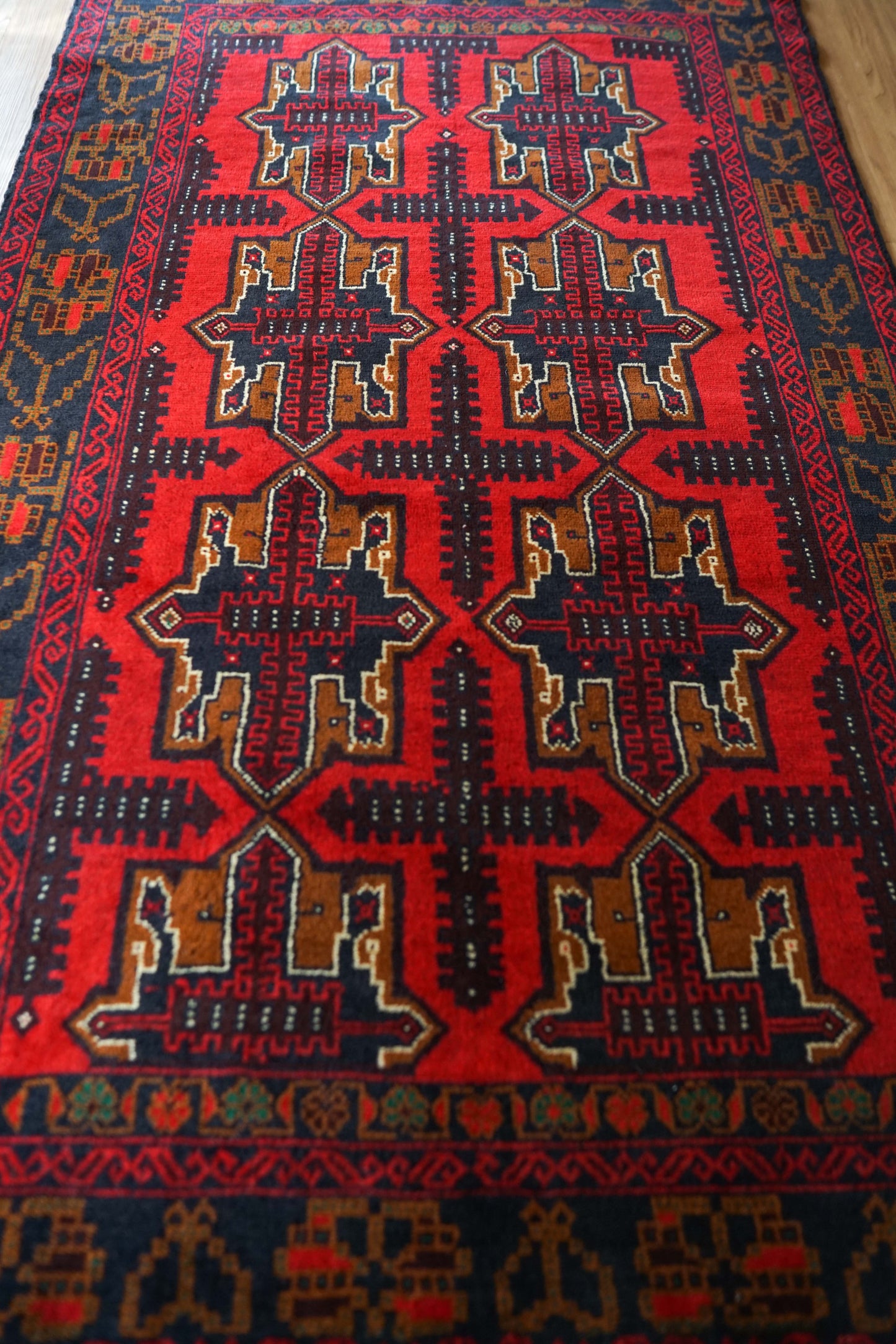 ペルシャ絨毯 バルーチ トライバルラグ 187×114cm