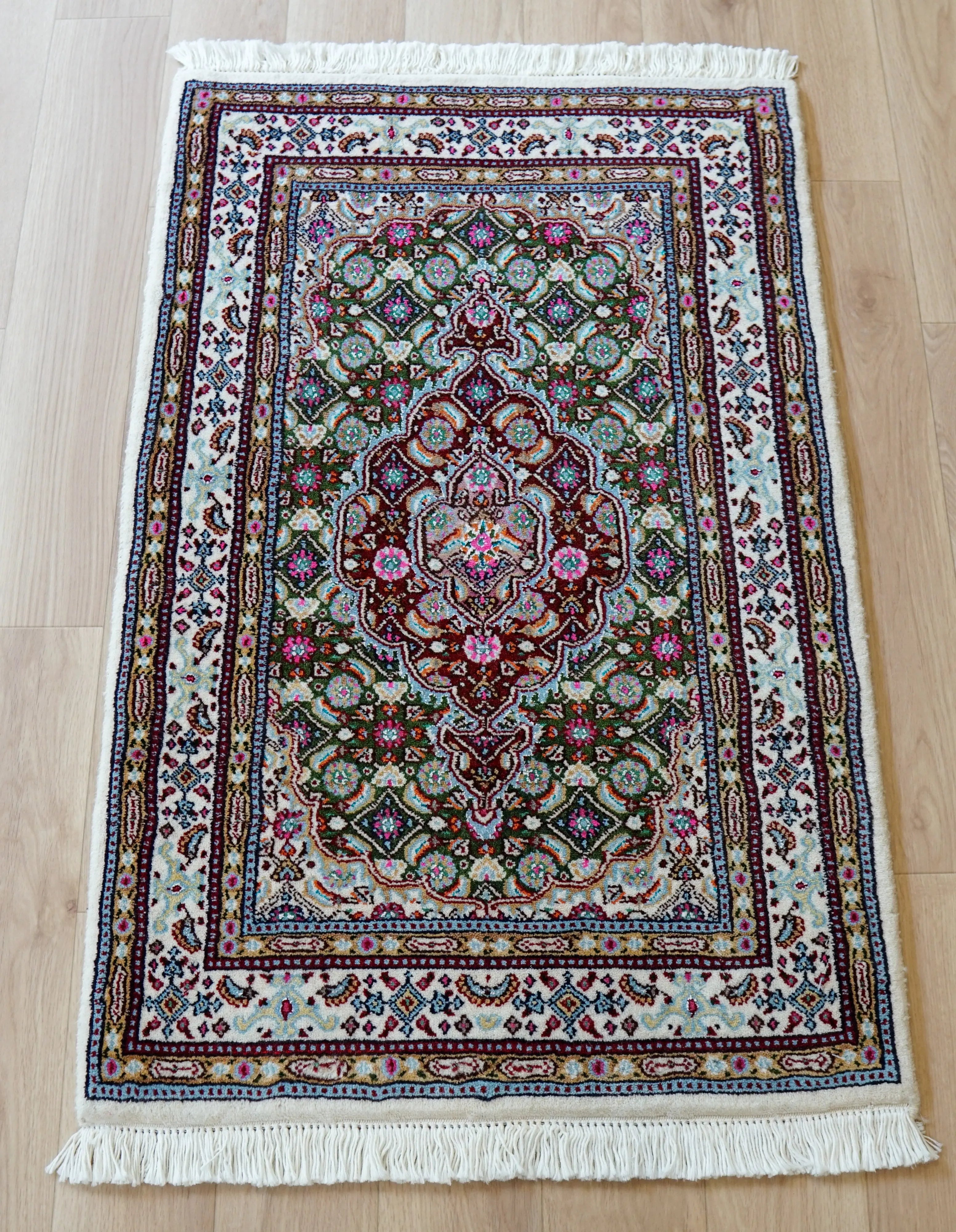 ペルシャ 手織り絨毯 ムード産 高級ウール使用 伝統幾何学模様と