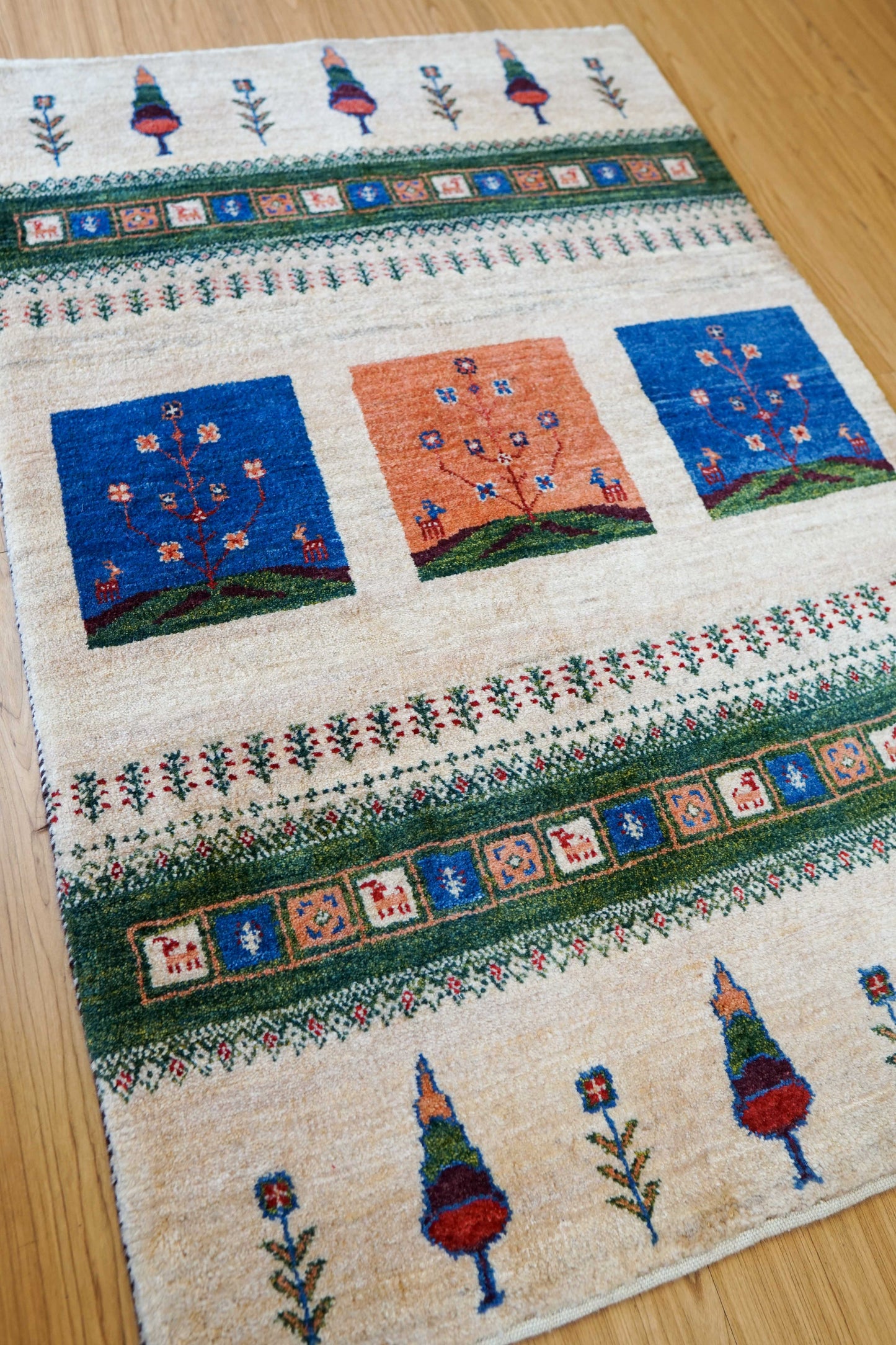 ペルシャ絨毯 カシュクリ ギャッベ リズバフトギヤべ 128×87cm