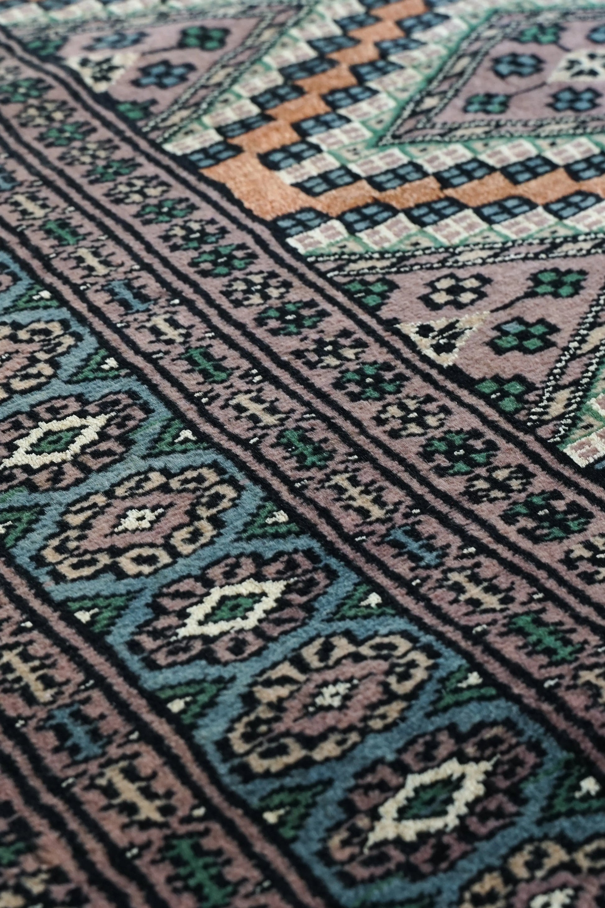 116×77cm パキスタン手織り絨毯 Decorworks