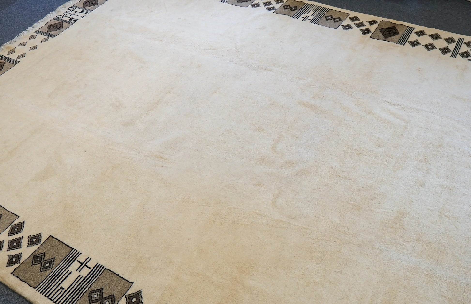 パキスタン絨毯　259×200cm Decorworks