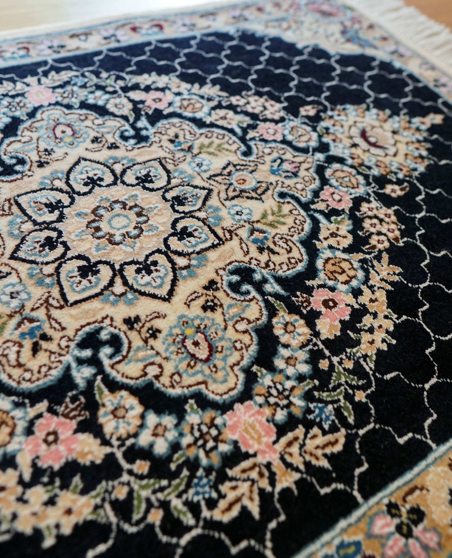  ペルシャ手織り絨毯 ナイン産 93×65cm