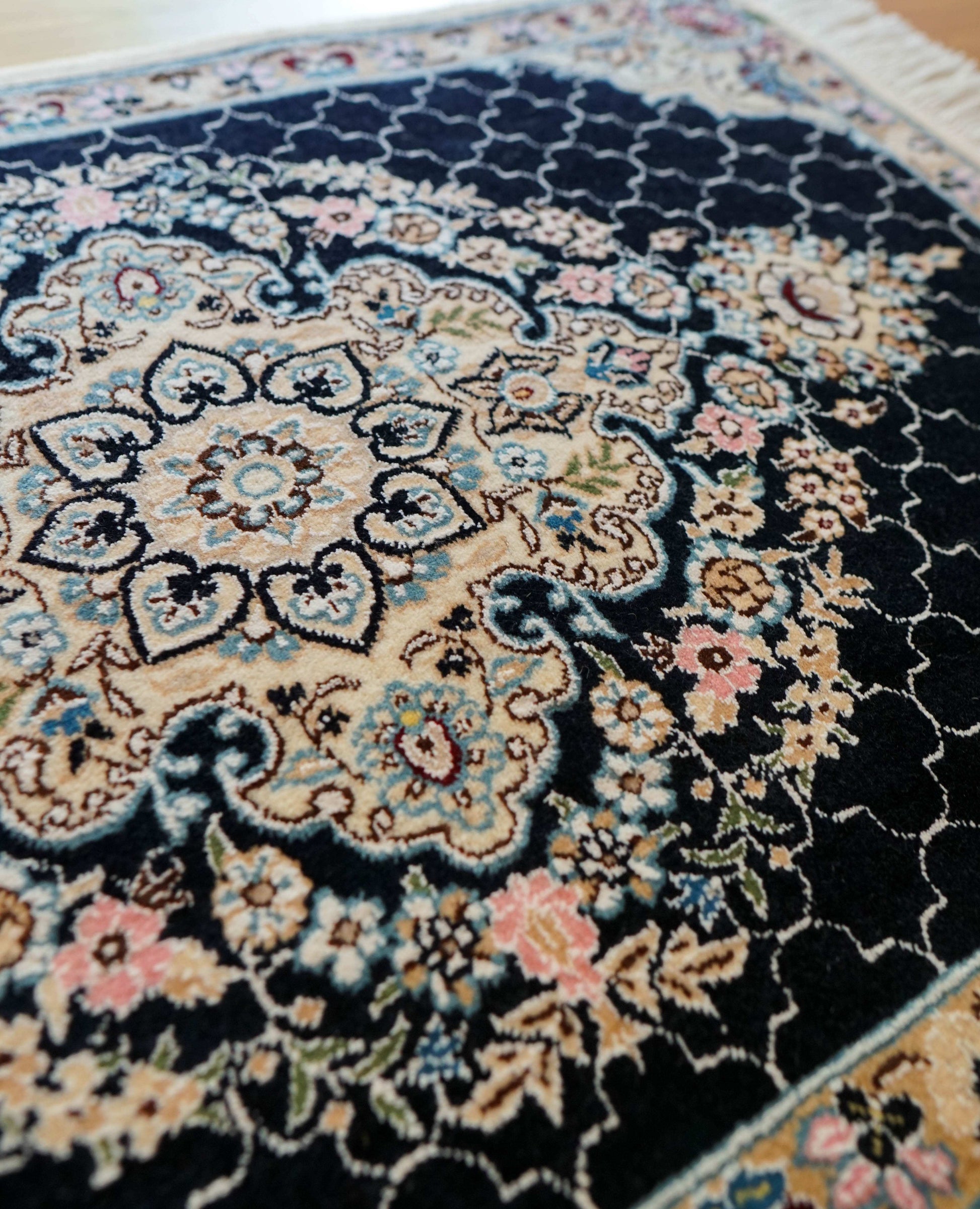  ペルシャ手織り絨毯 ナイン産 93×65cm