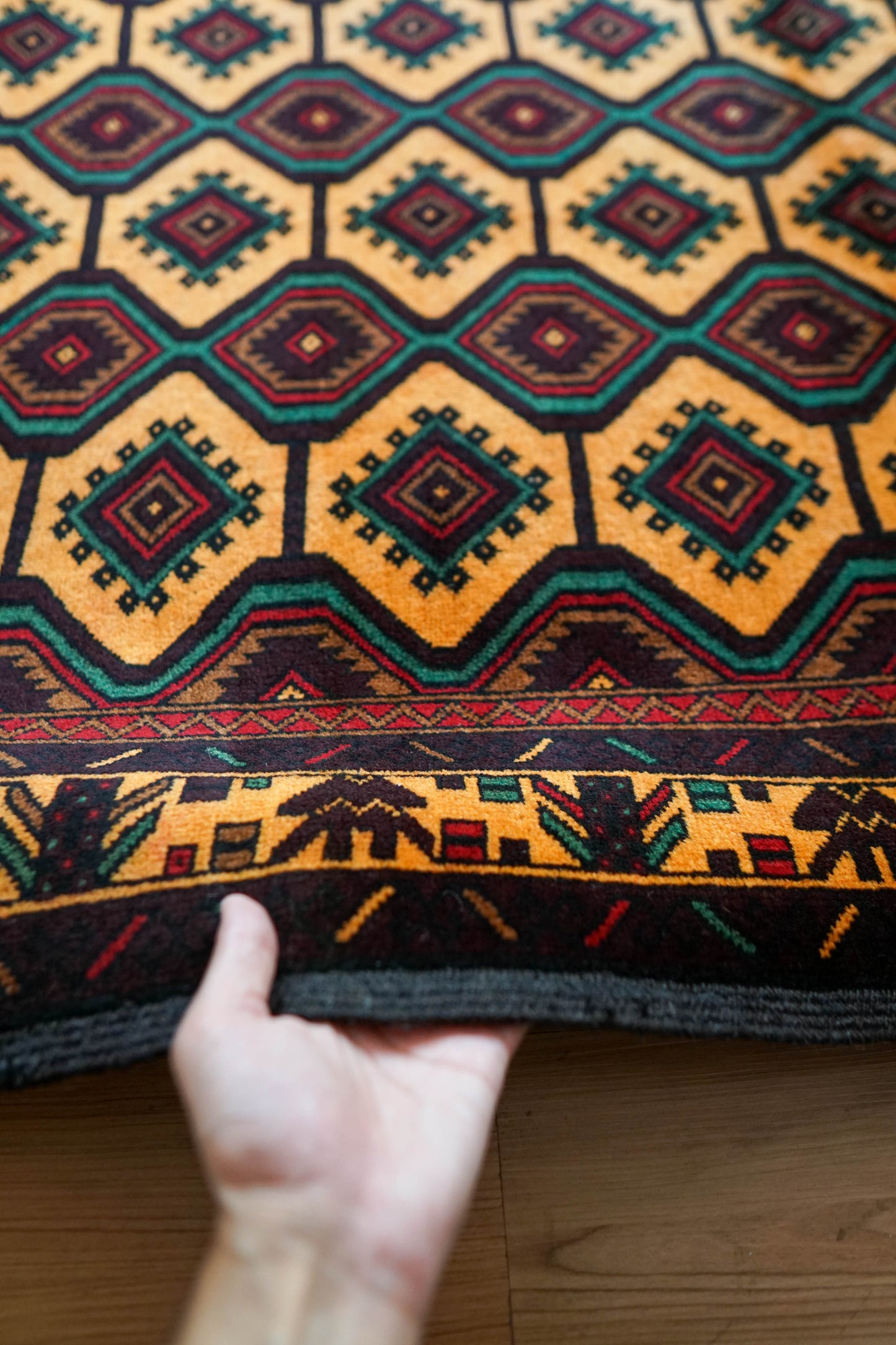  ペルシャ トライバルラグ（トルクメン族）180×113cm