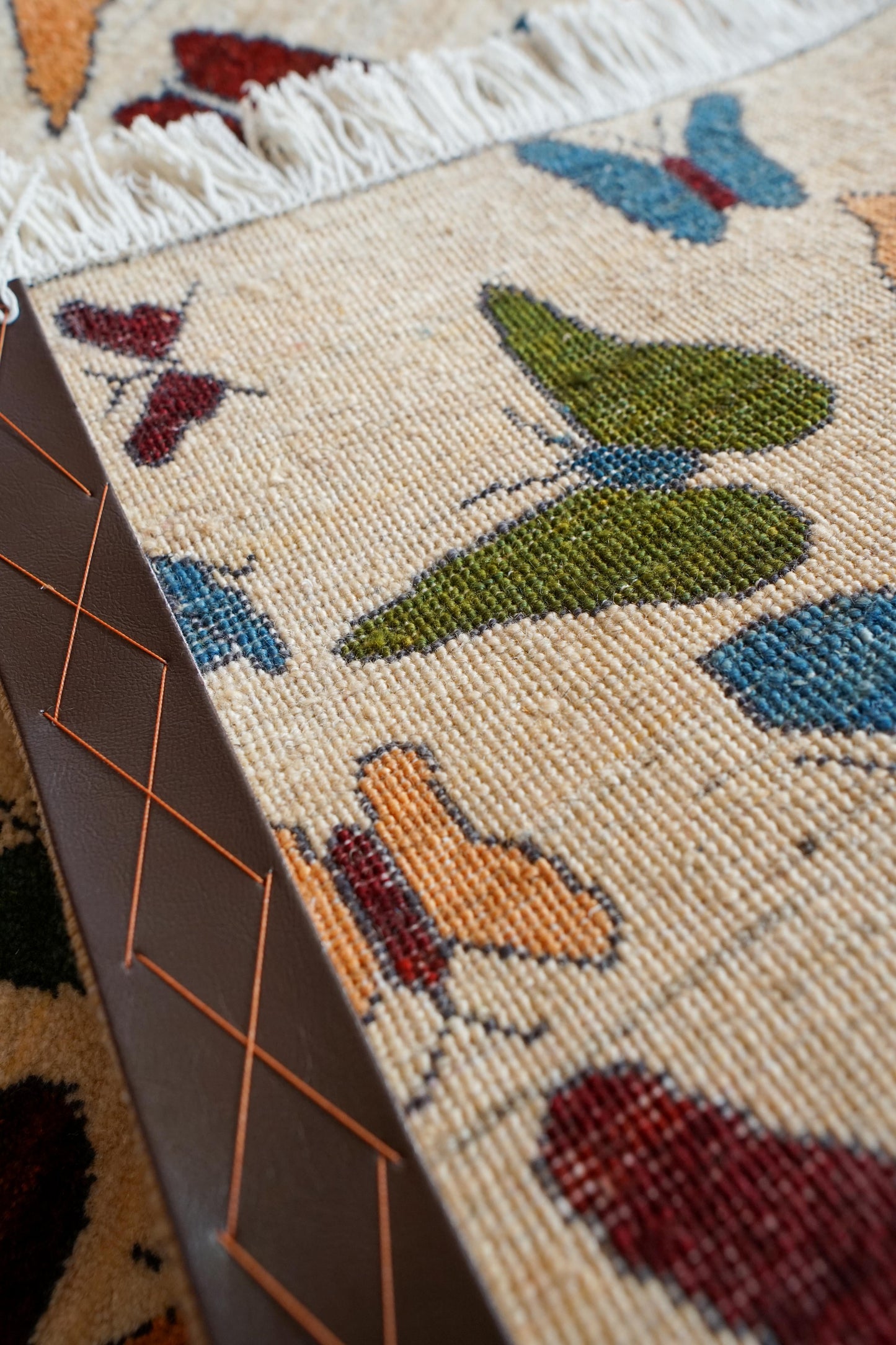 手織りペルシャ絨毯 ギャッベ リズバフト（カシュクリ）87×61cm｜蝶文様｜イラン製