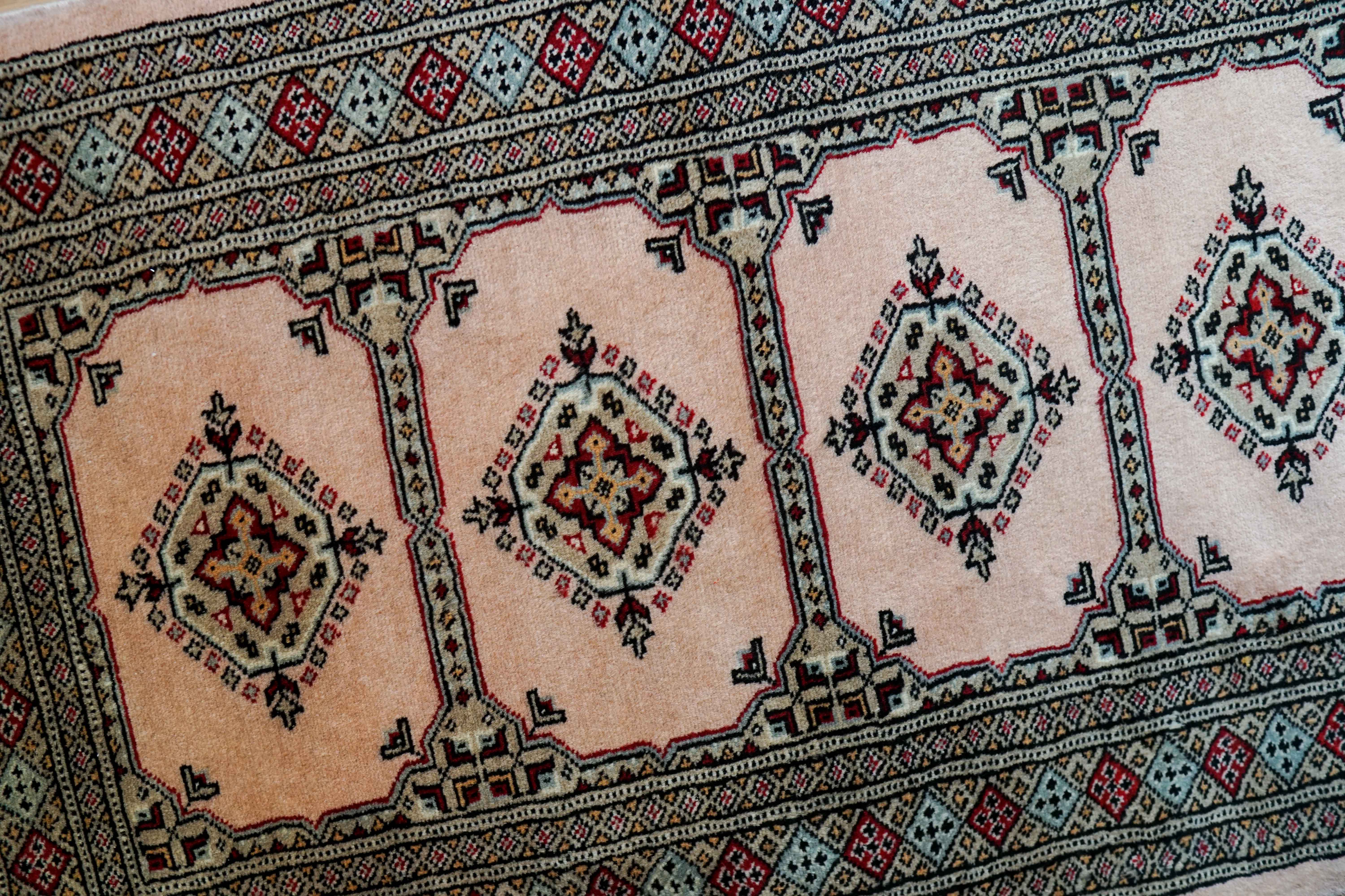 パキスタン手織り絨毯 147×83cm – Decorworks