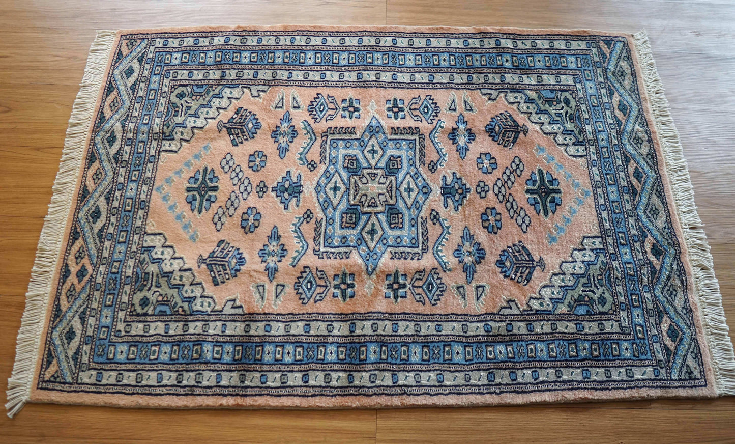  パキスタン手織り絨毯 116×78cm　　トライバルラグ