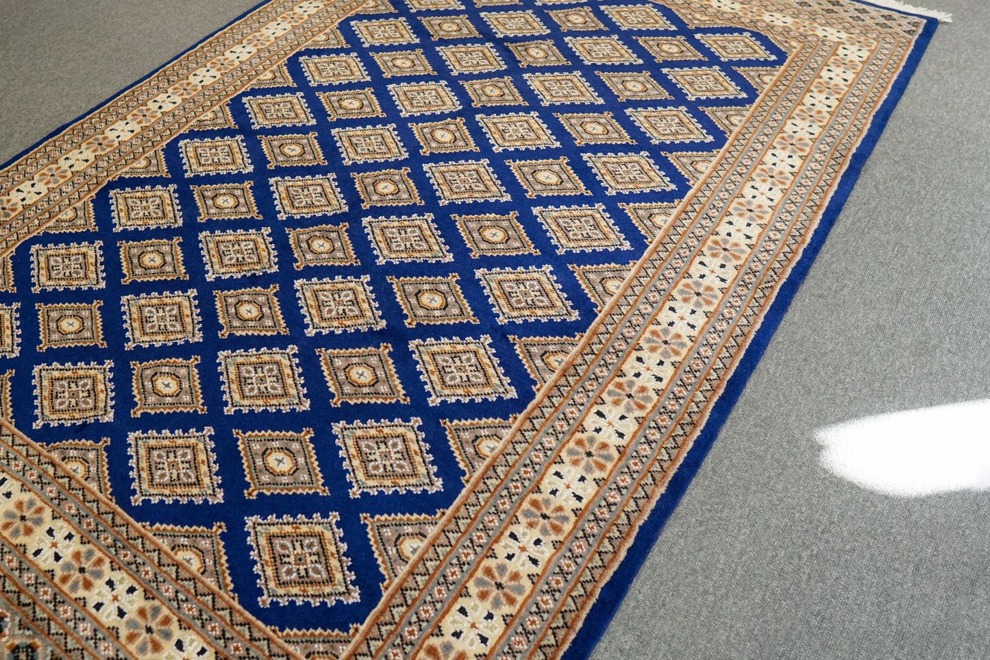 185×126cm パキスタン手織り絨毯 . トライバルラグ　 Decorworks