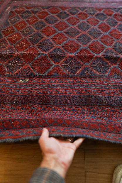  アフガニスタン手織りマシュワニキリム　 172×152cm