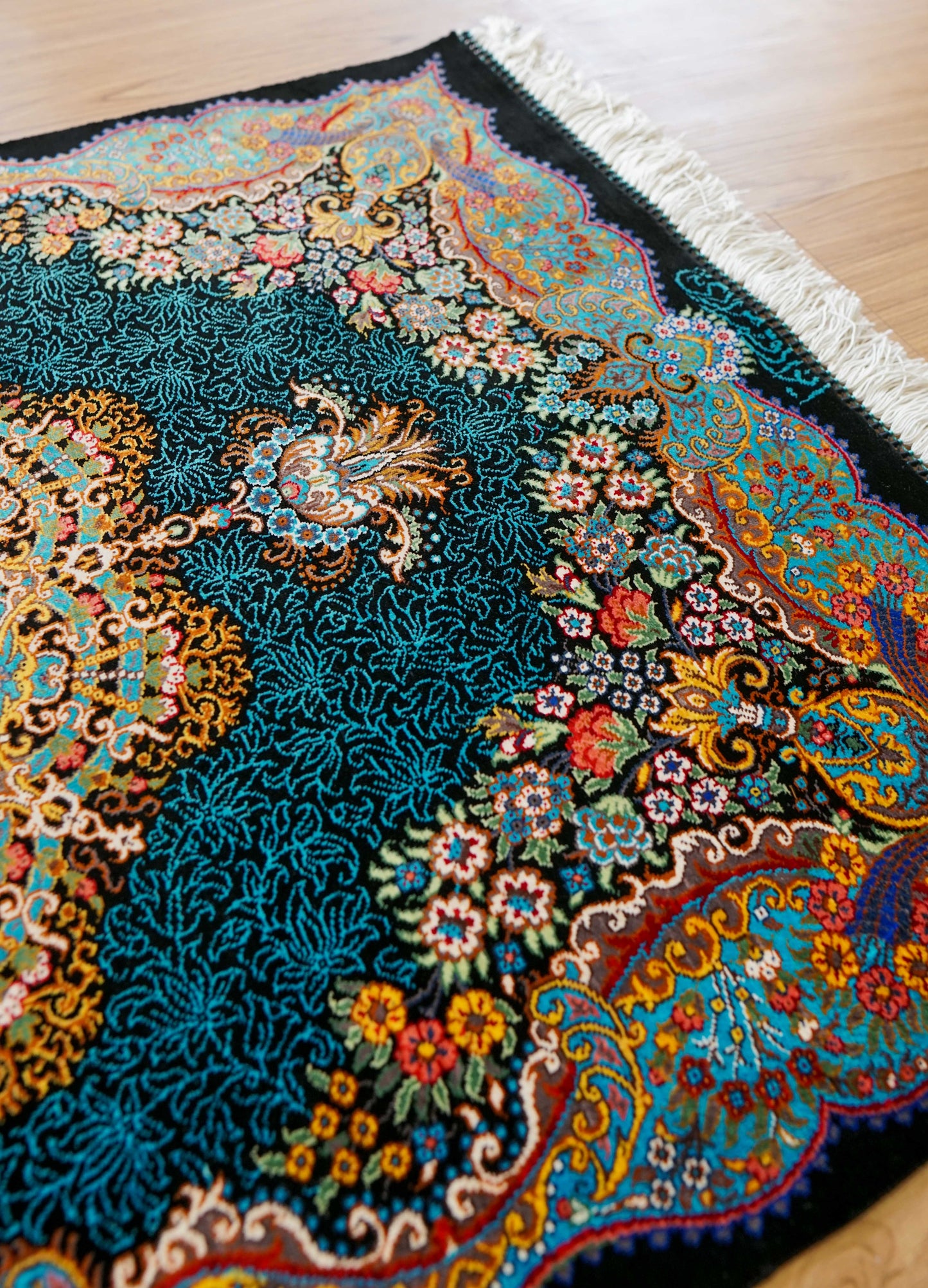  ペルシャ絨毯クム産  ムサヴィ工房　シルク　 証明書付 87×58cm　