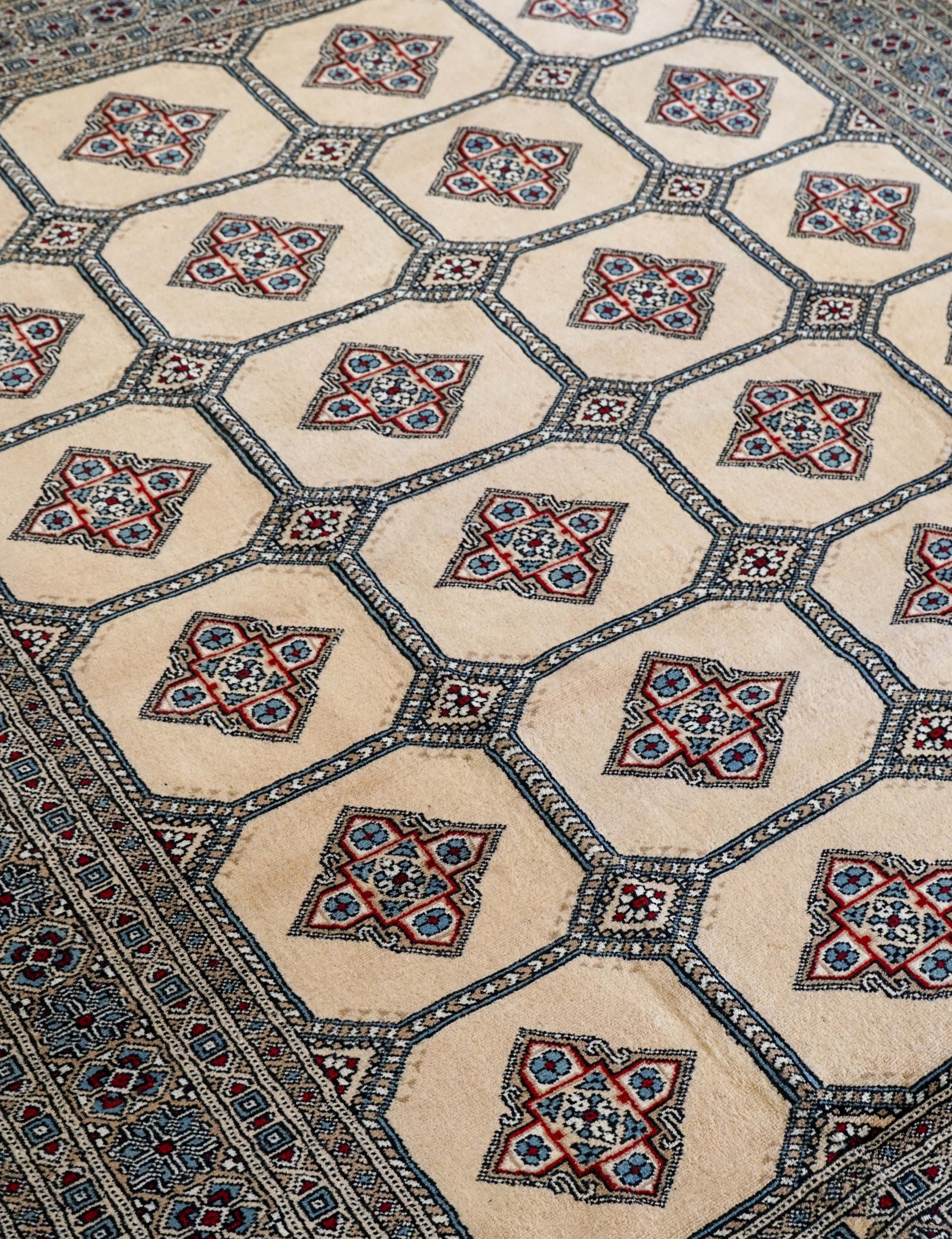  パキスタン手織り絨毯 ジャルダールデザイン ウールラグ 233×196cm