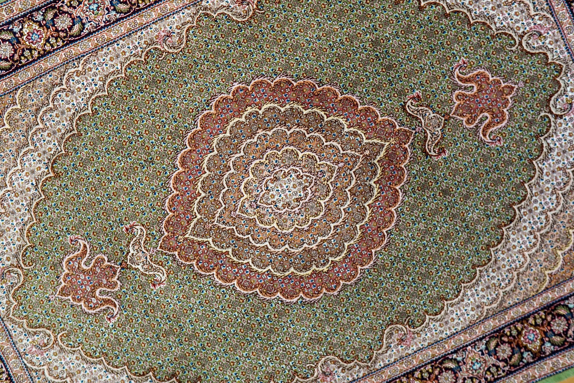  ペルシャ手織り絨毯 タブリーズ産 225×155cm