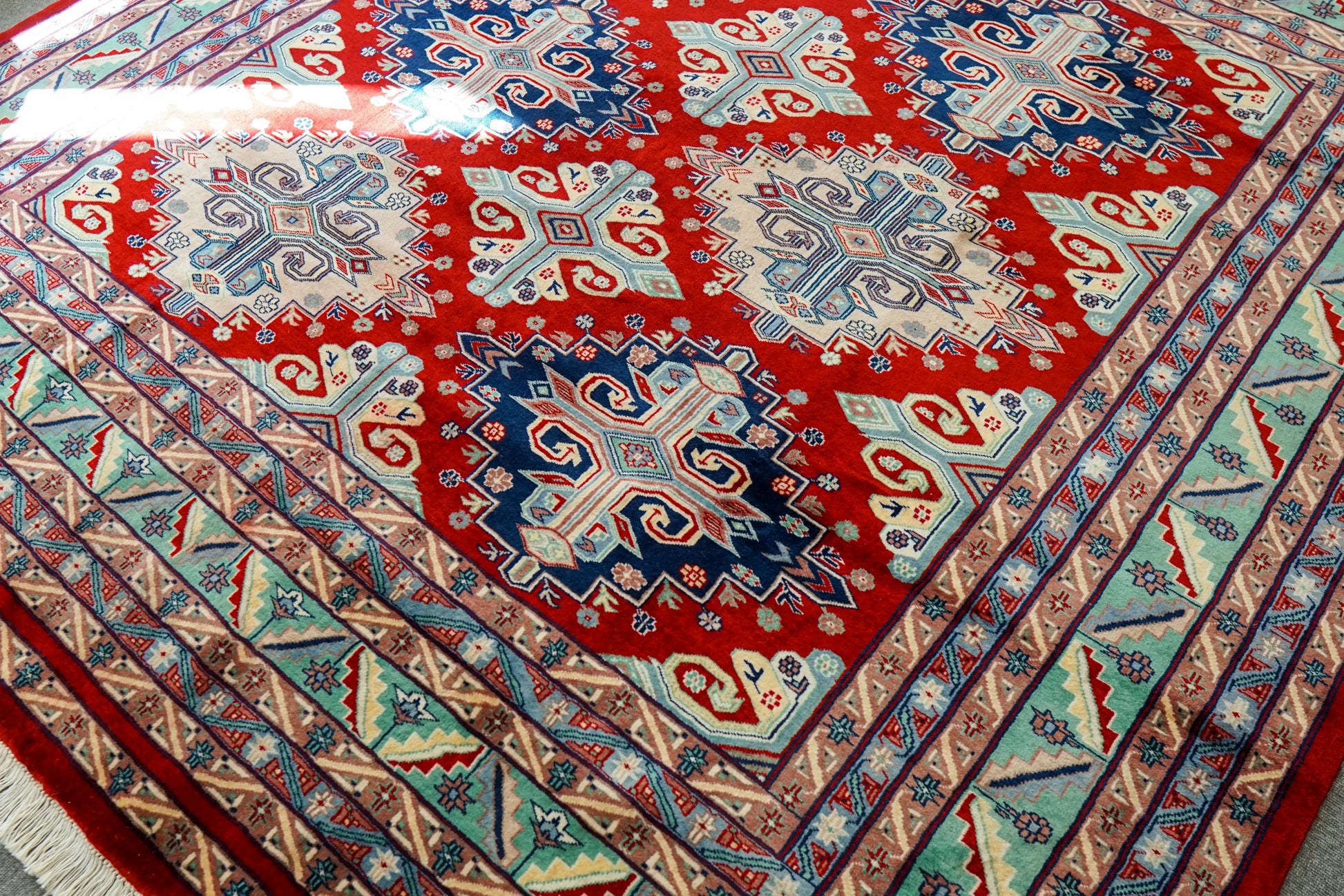 パキスタン絨毯　219×205cm Decorworks