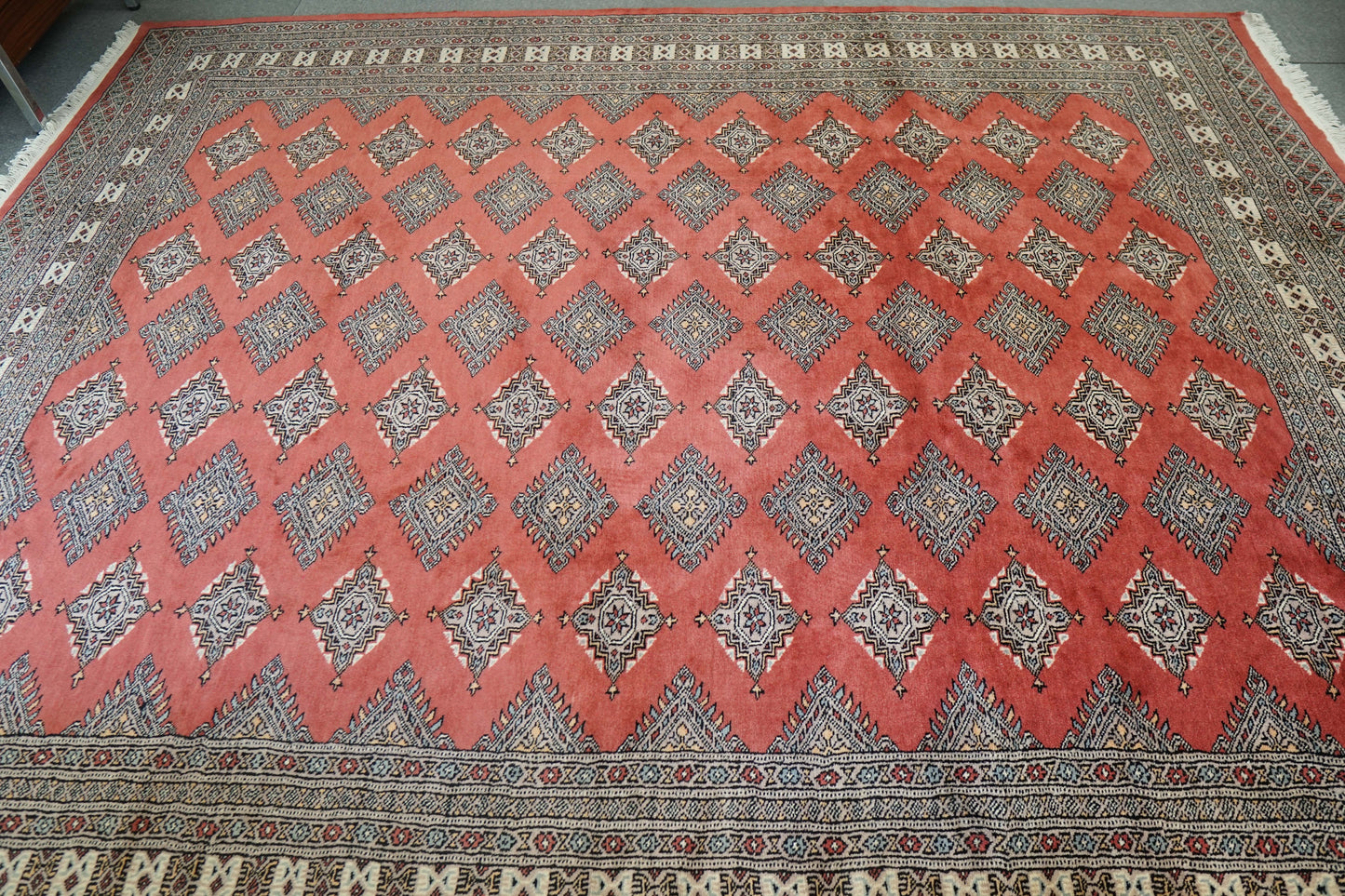 Collection パキスタン手織り絨毯 302×245cm トライバルデザイン ウールラグ