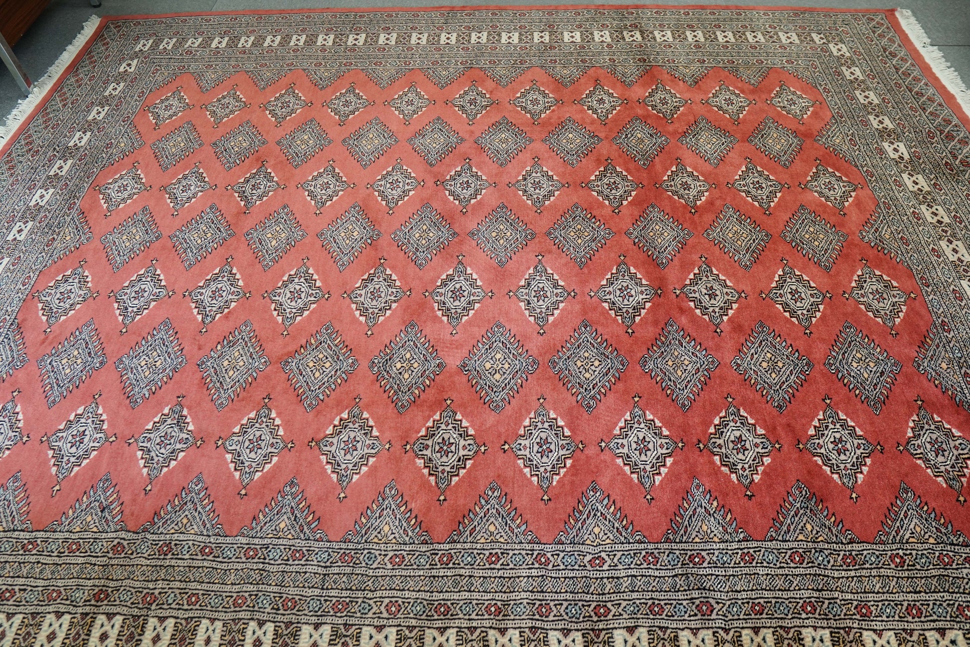 Collection パキスタン手織り絨毯 302×245cm トライバルデザイン ウールラグ