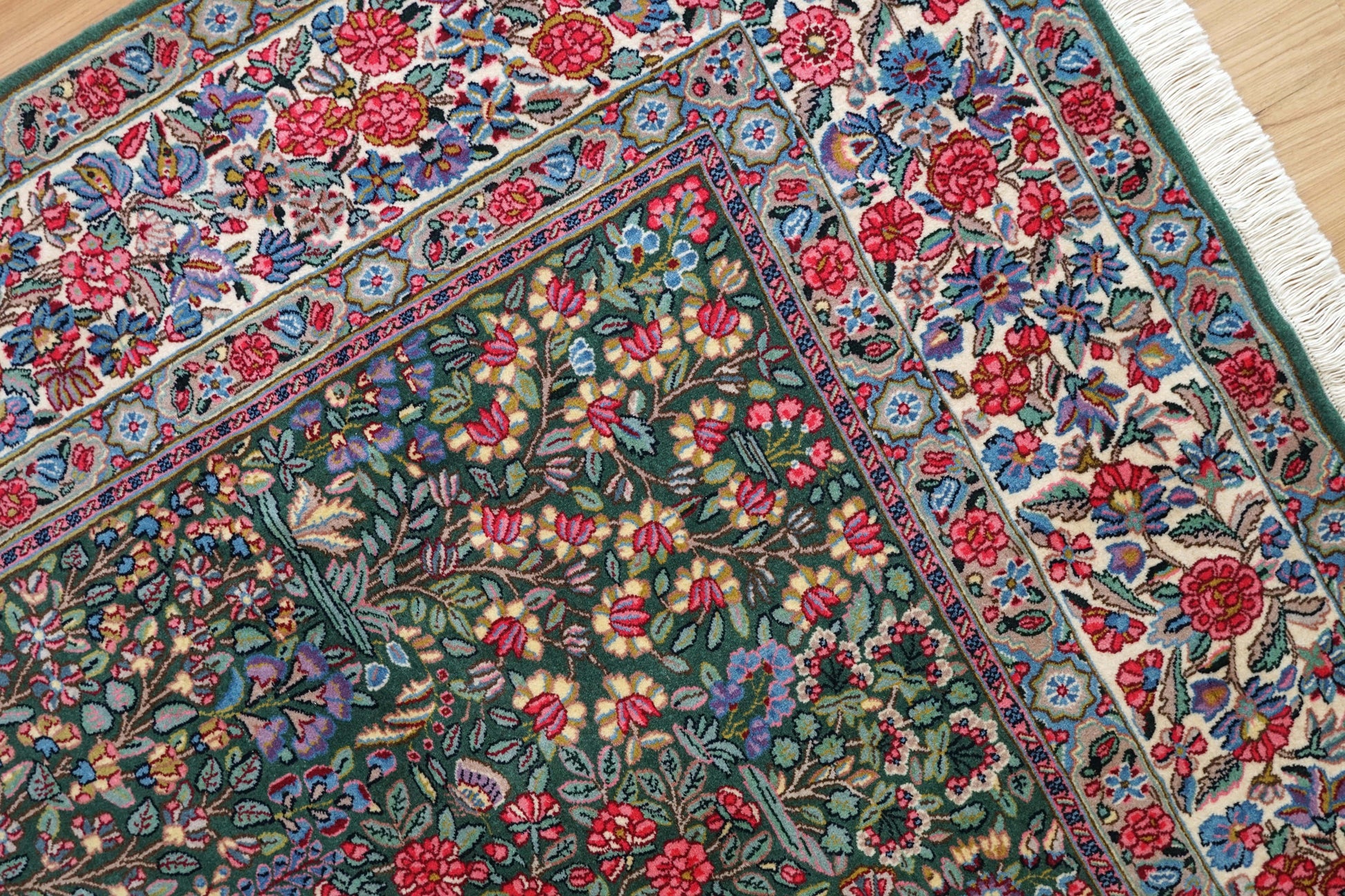  ペルシャ絨毯　ケルマン産  245×155cm　