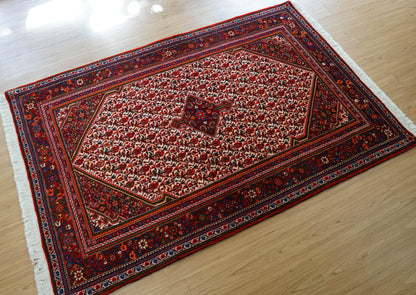  ペルシャ絨毯 ジョーザン産 165×108cm  伝統の花文様が織りなす上質ウールラグ