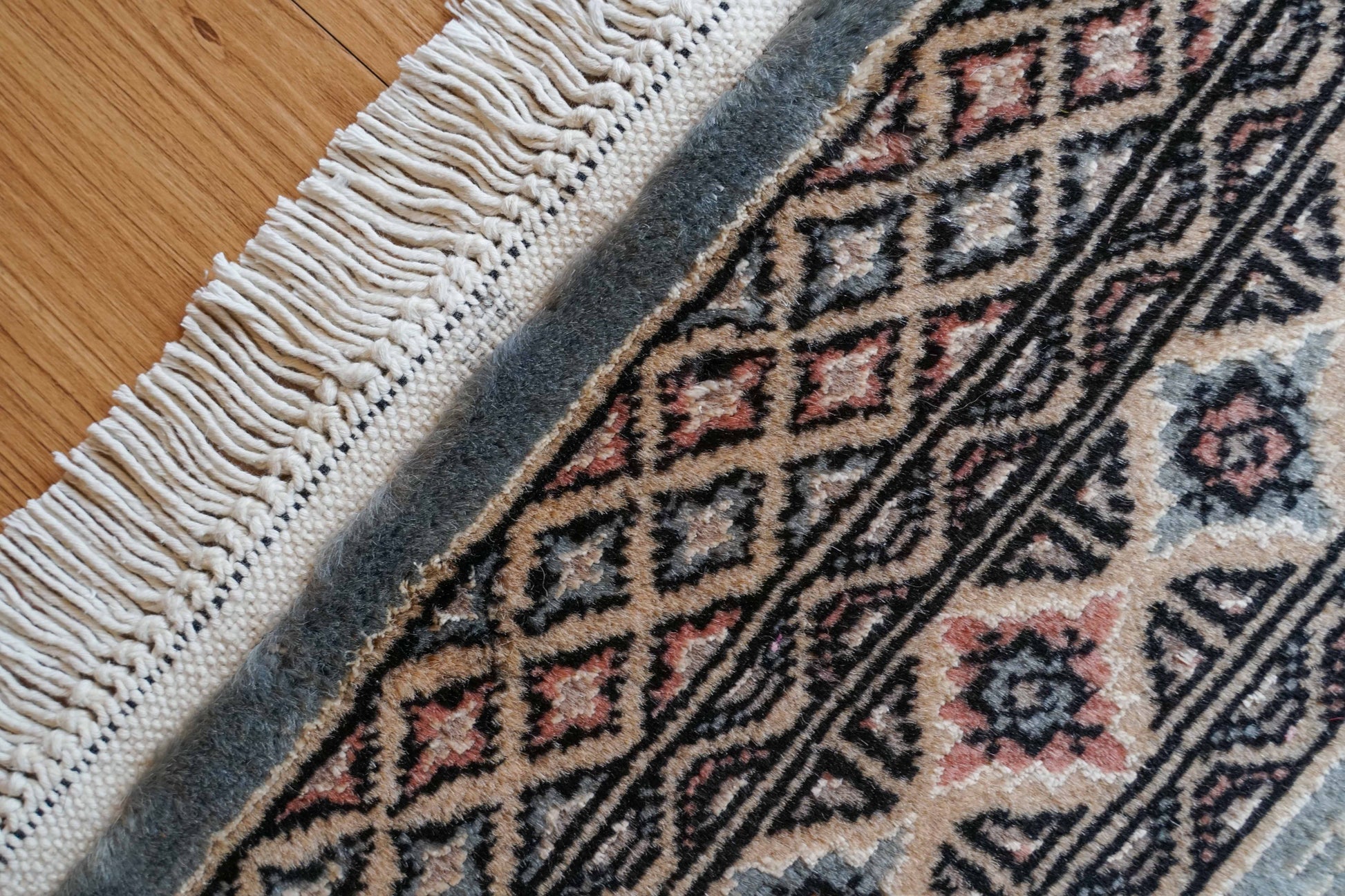  パキスタン手織り絨毯 144×92cm