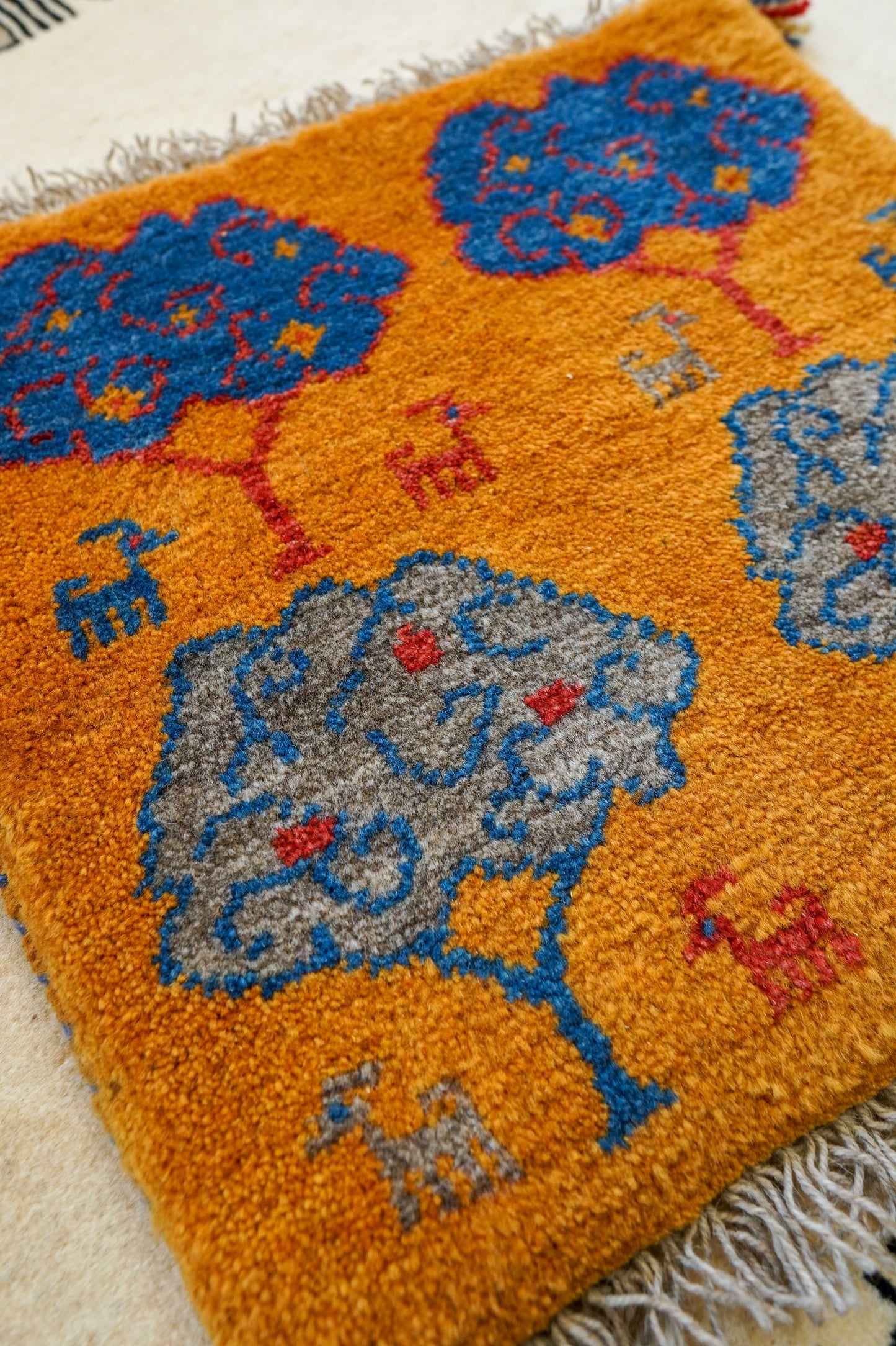 ペルシャ手織りギャッベ アマレ族 40×40cm｜ウール100% ミニラグ・チェアマット 生命の木デザイン