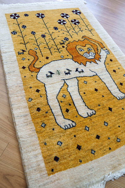  ペルシャ手織りカシュクリギャッベ リズバフト 101×63cm｜ライオン＆花モチーフ 高密度ギャッベ ウールラグ