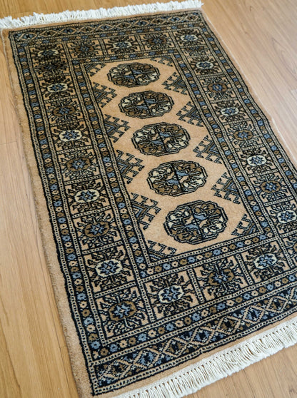  パキスタン手織り絨毯 93×62cm