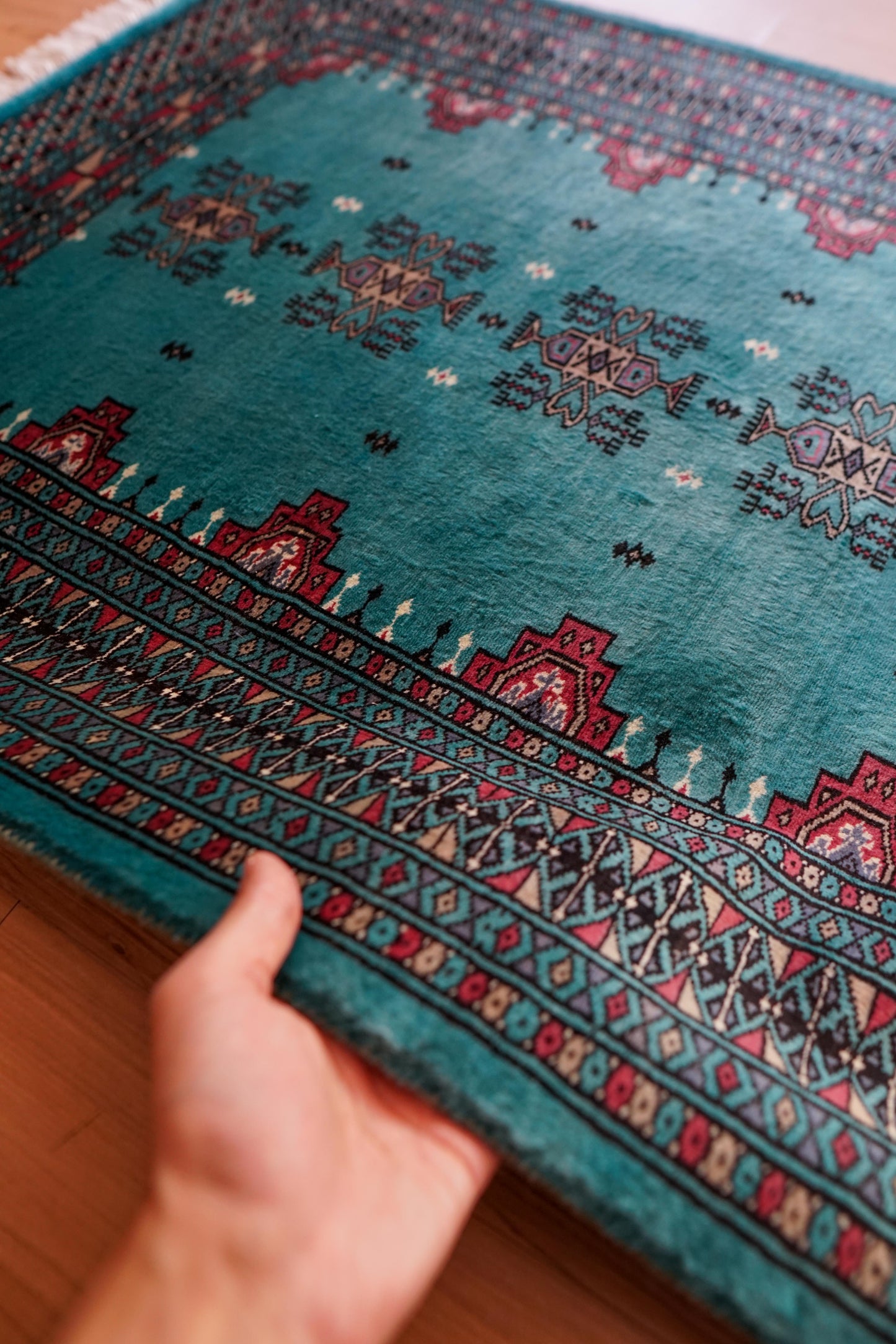  パキスタン手織り絨毯　122×82cm — ランプ文様が彩る上質ウールラグ