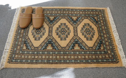81×63cm  パキスタン手織り絨毯 Decorworks