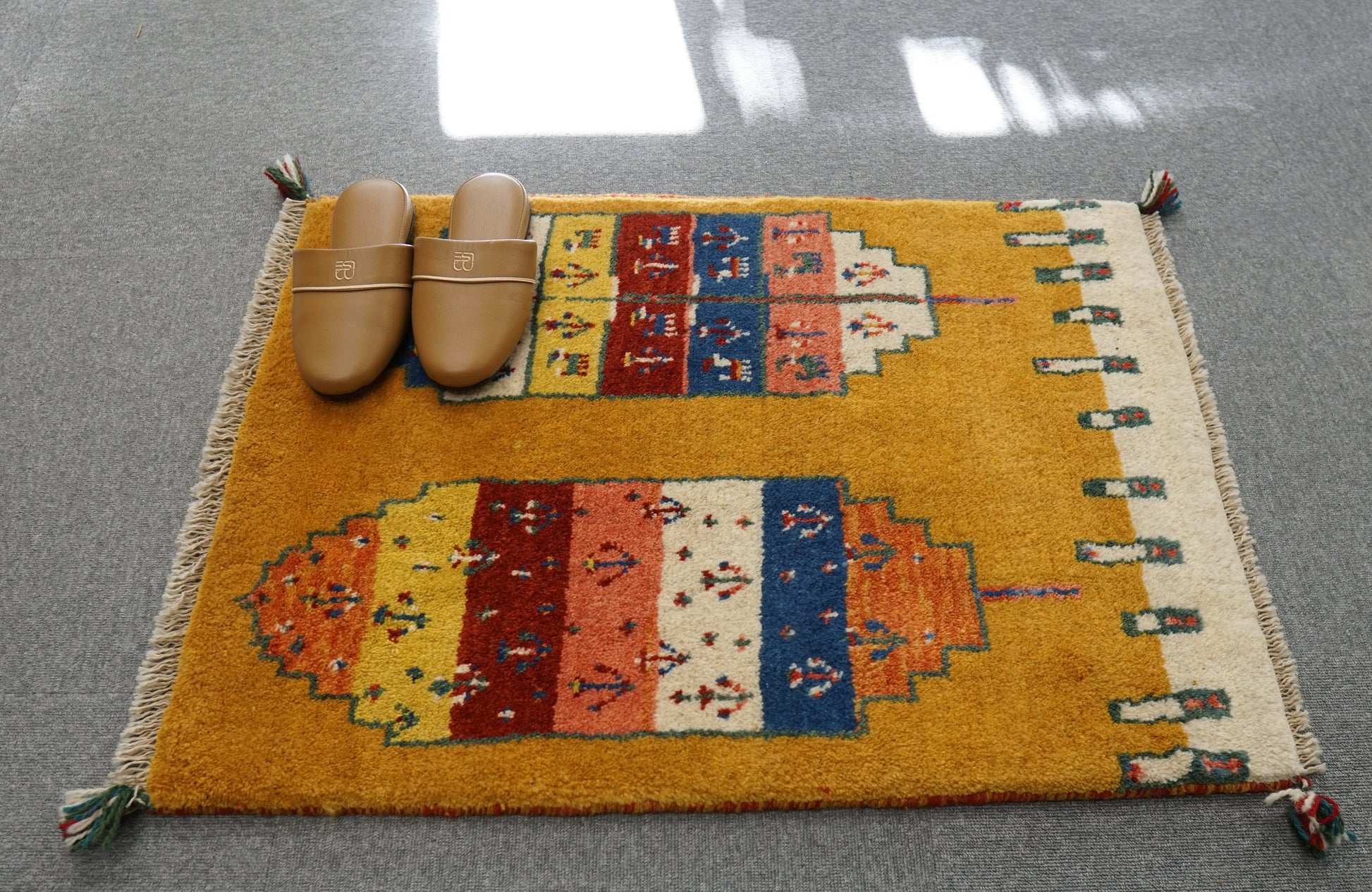 89×66cm　【ペルシャ絨毯 手織りギャッベ】 Decorworks