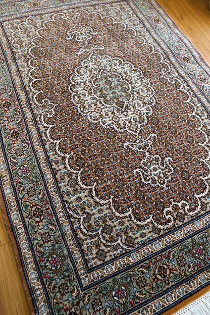  ペルシャ手織り絨毯 タブリーズ産　50RAJ  127×85cm