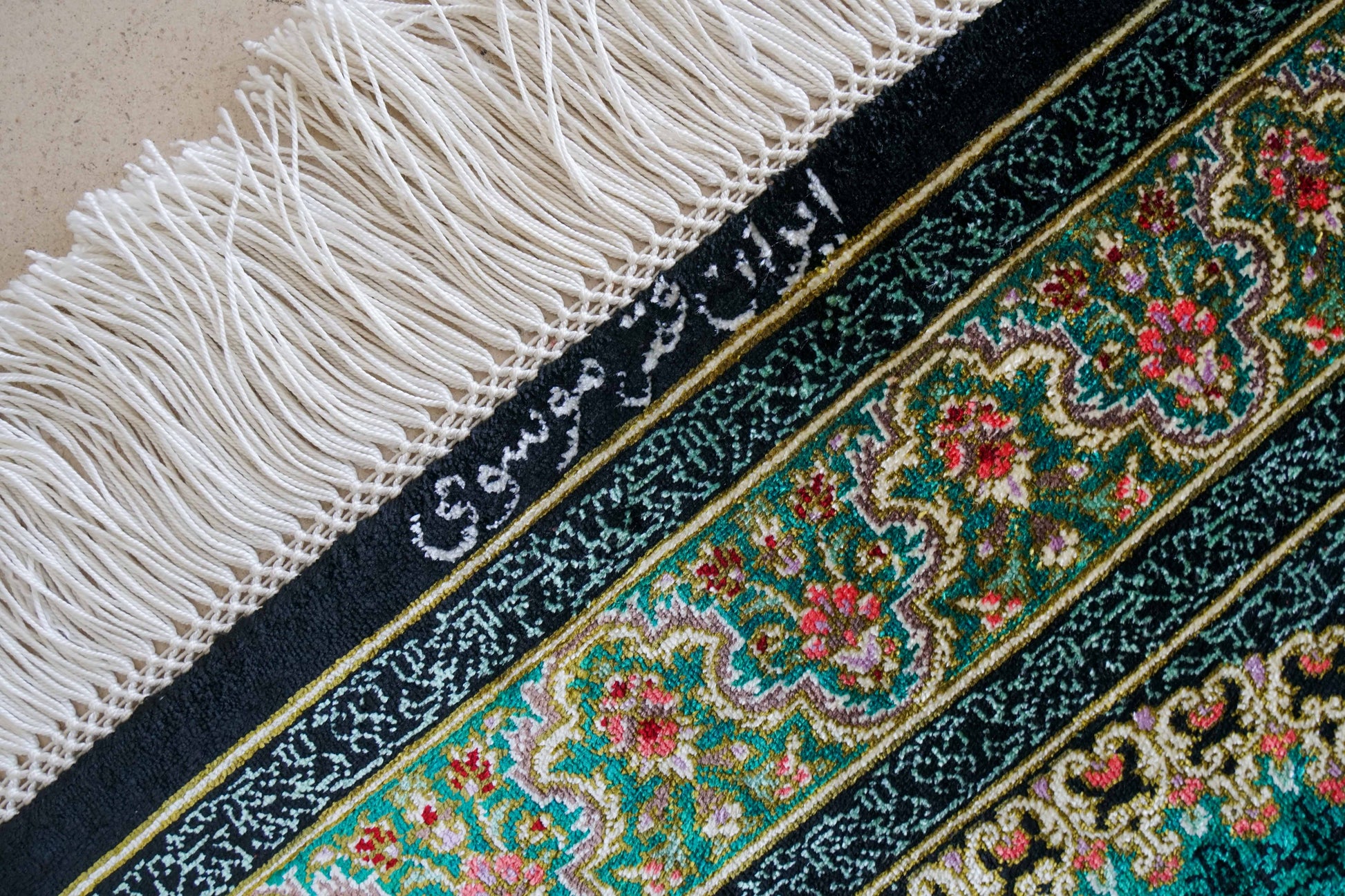  ペルシャ絨毯 クム産 シルク100％ ムサビイ工房 88×59cm｜手織りシルク｜イラン製