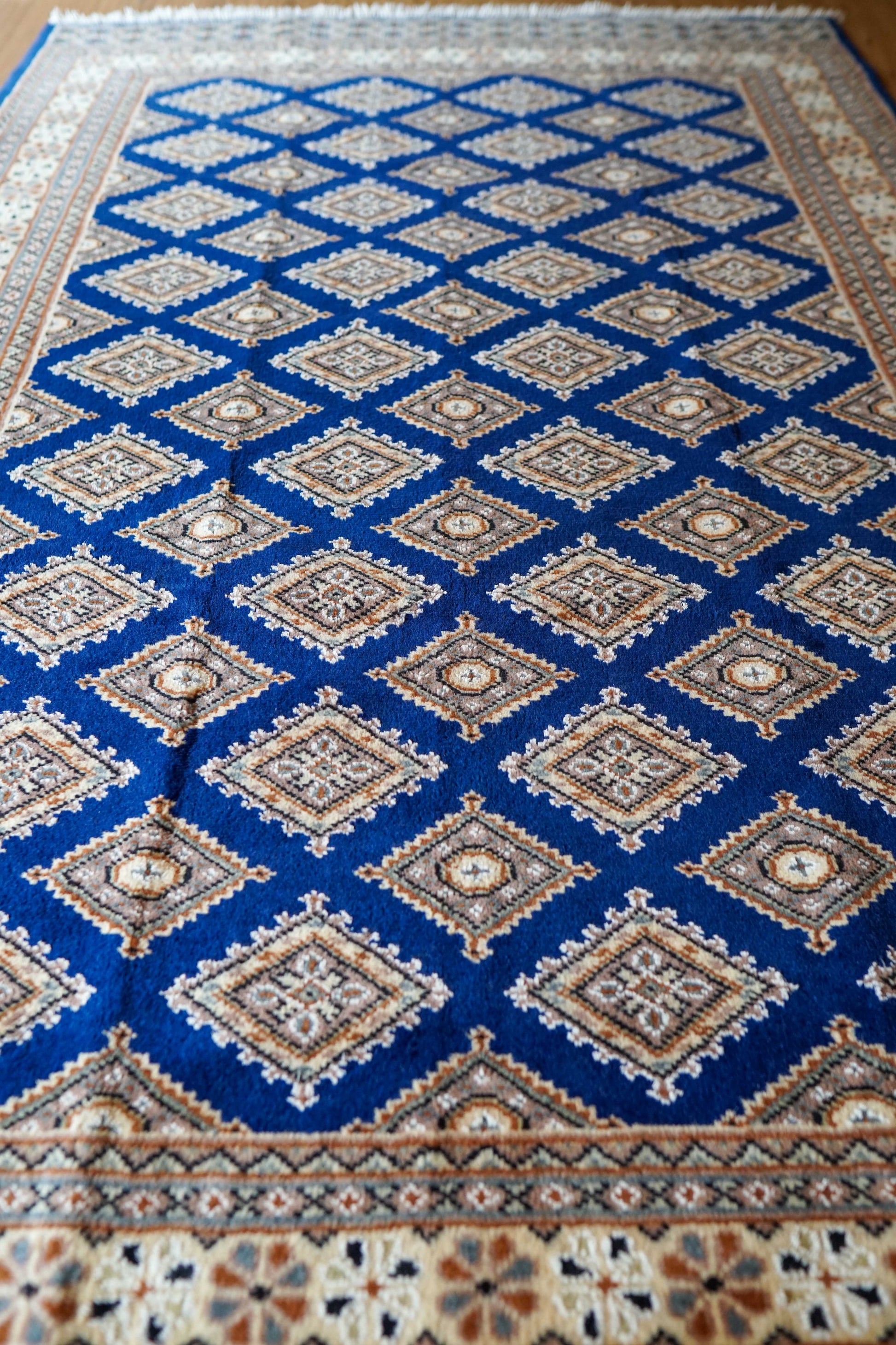  パキスタン手織り絨毯 185×126cm . トライバルラグ