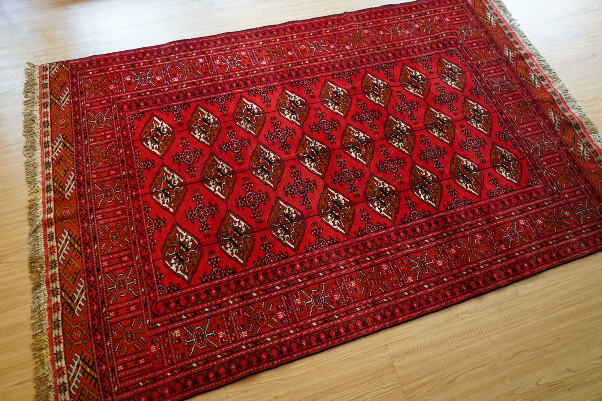  192×126cm　トルクメン ボハラ手織り絨毯