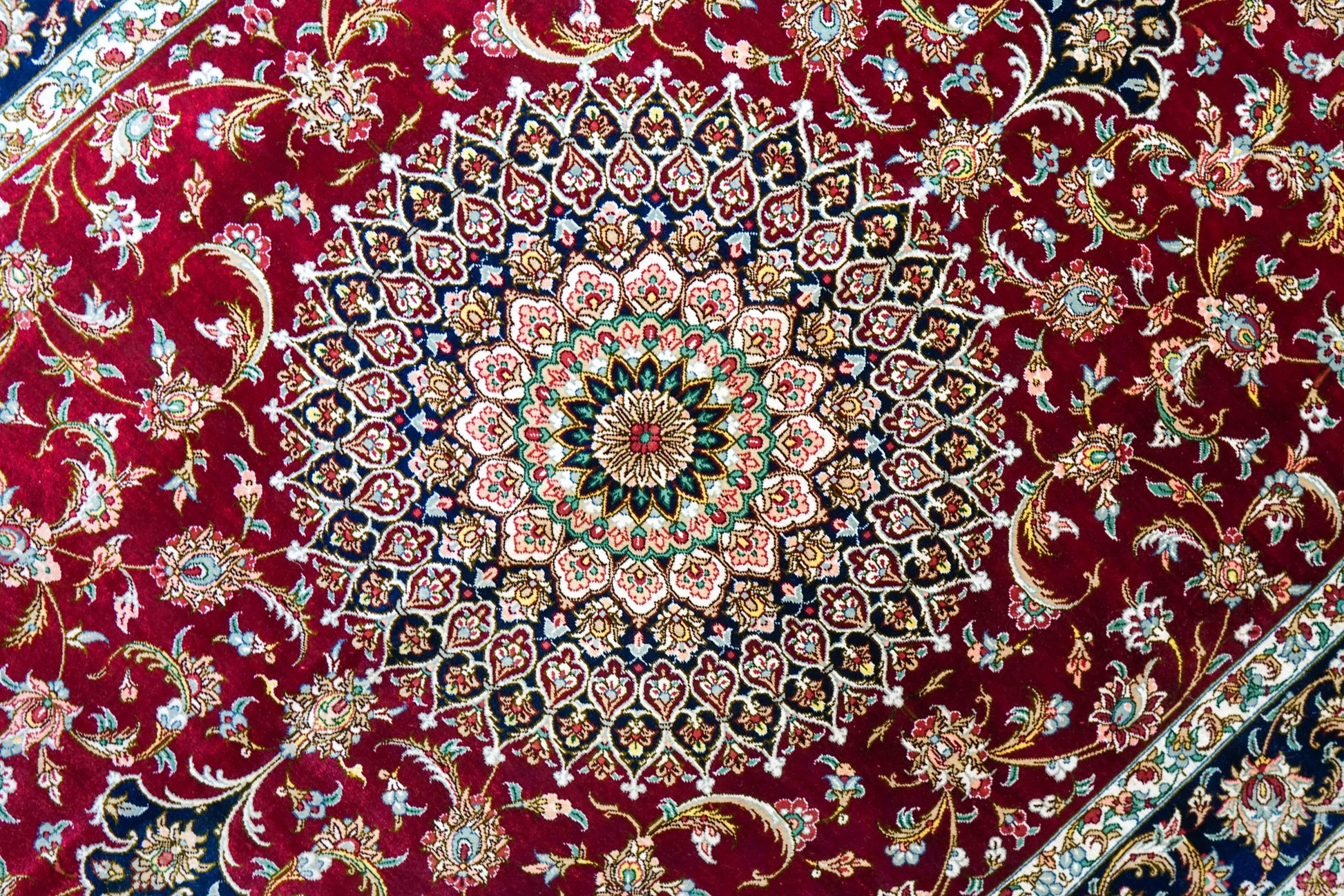  ペルシャ絨毯 クム産 シルク100% 手織りラグ 147×98cm｜モハマディ房 オーバルデザイン 高密度シルク絨毯