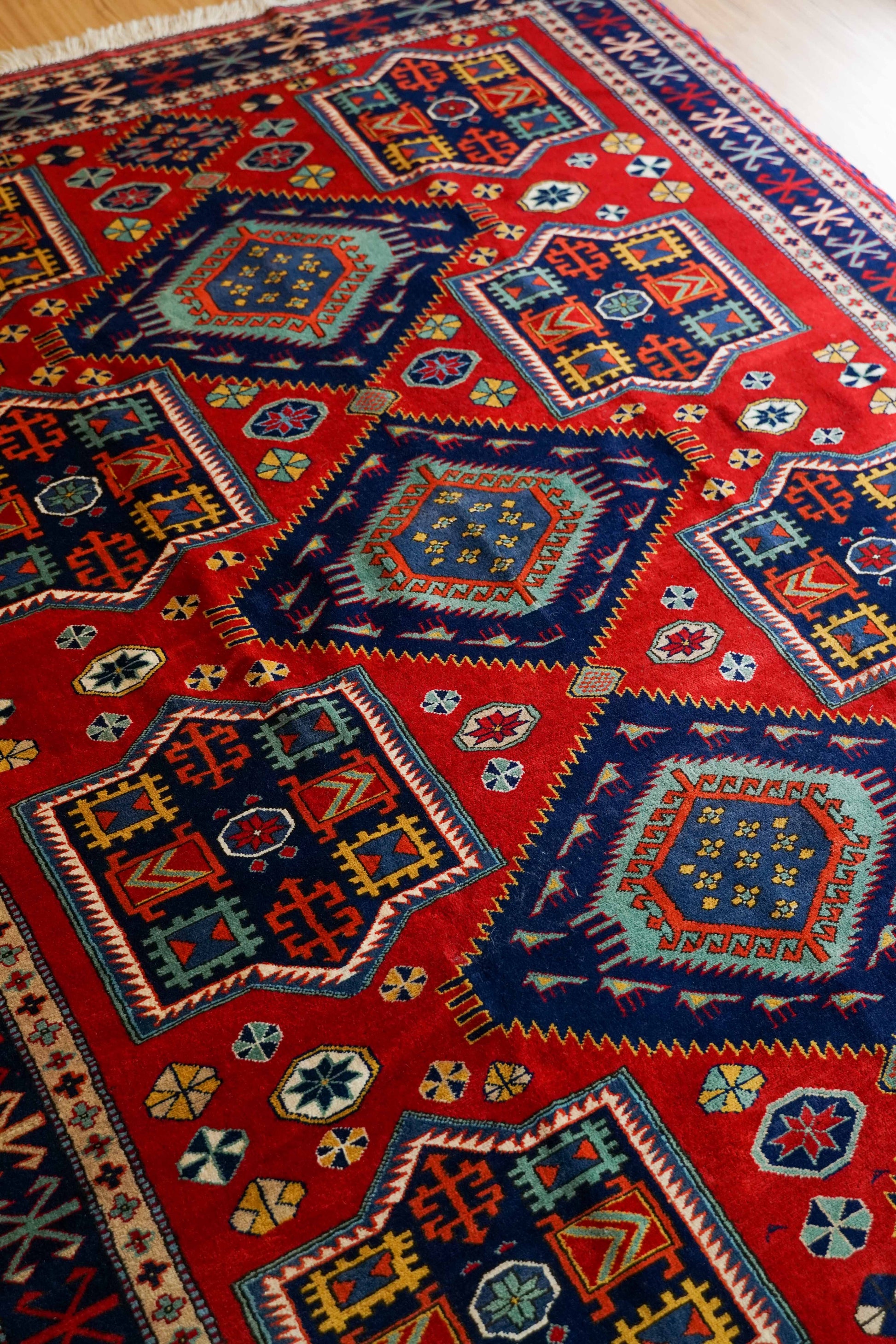  197×154cm 手織りペルシャ絨毯 トライバルラグ