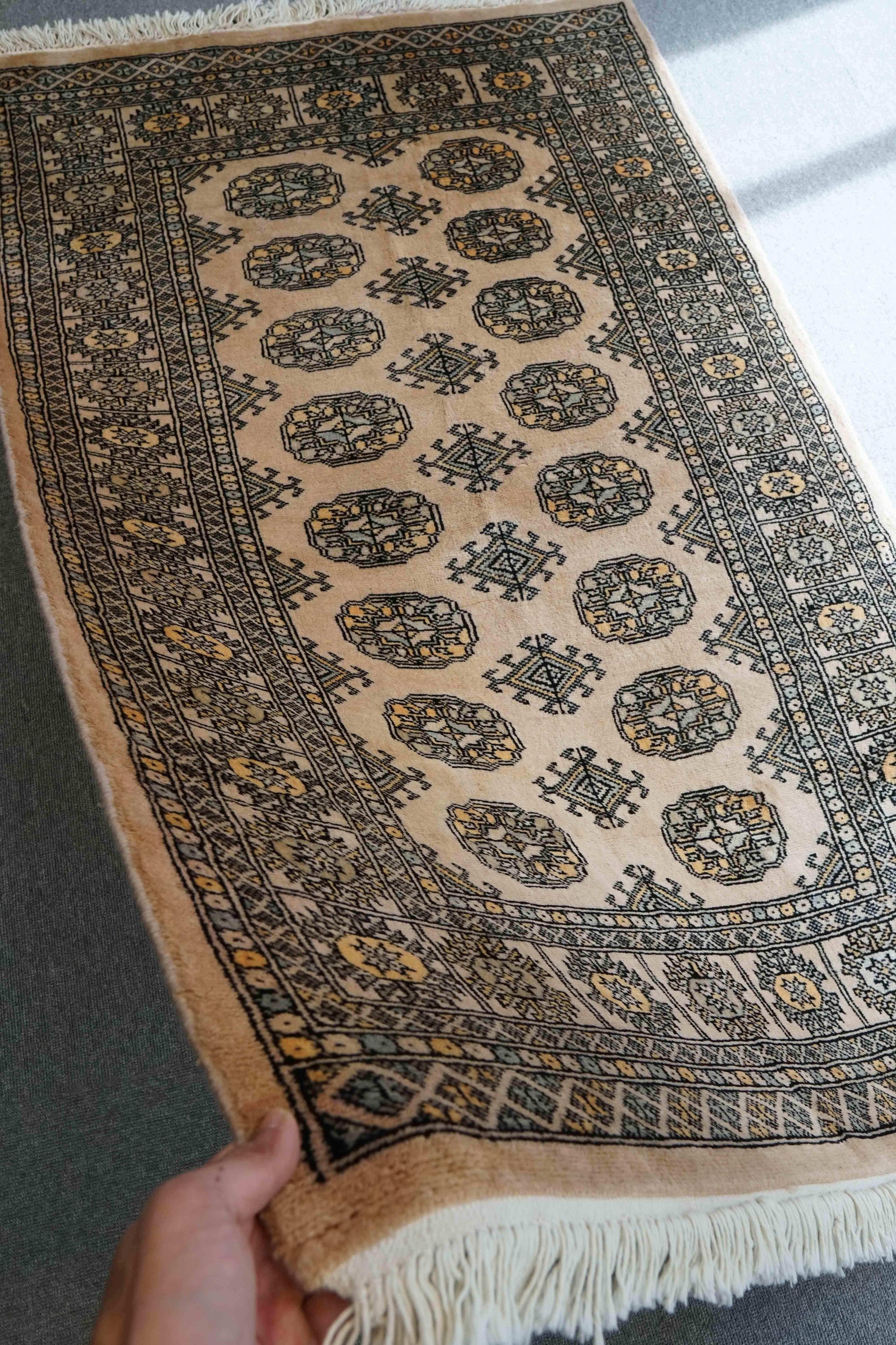  パキスタン手織り絨毯 155×94cm
