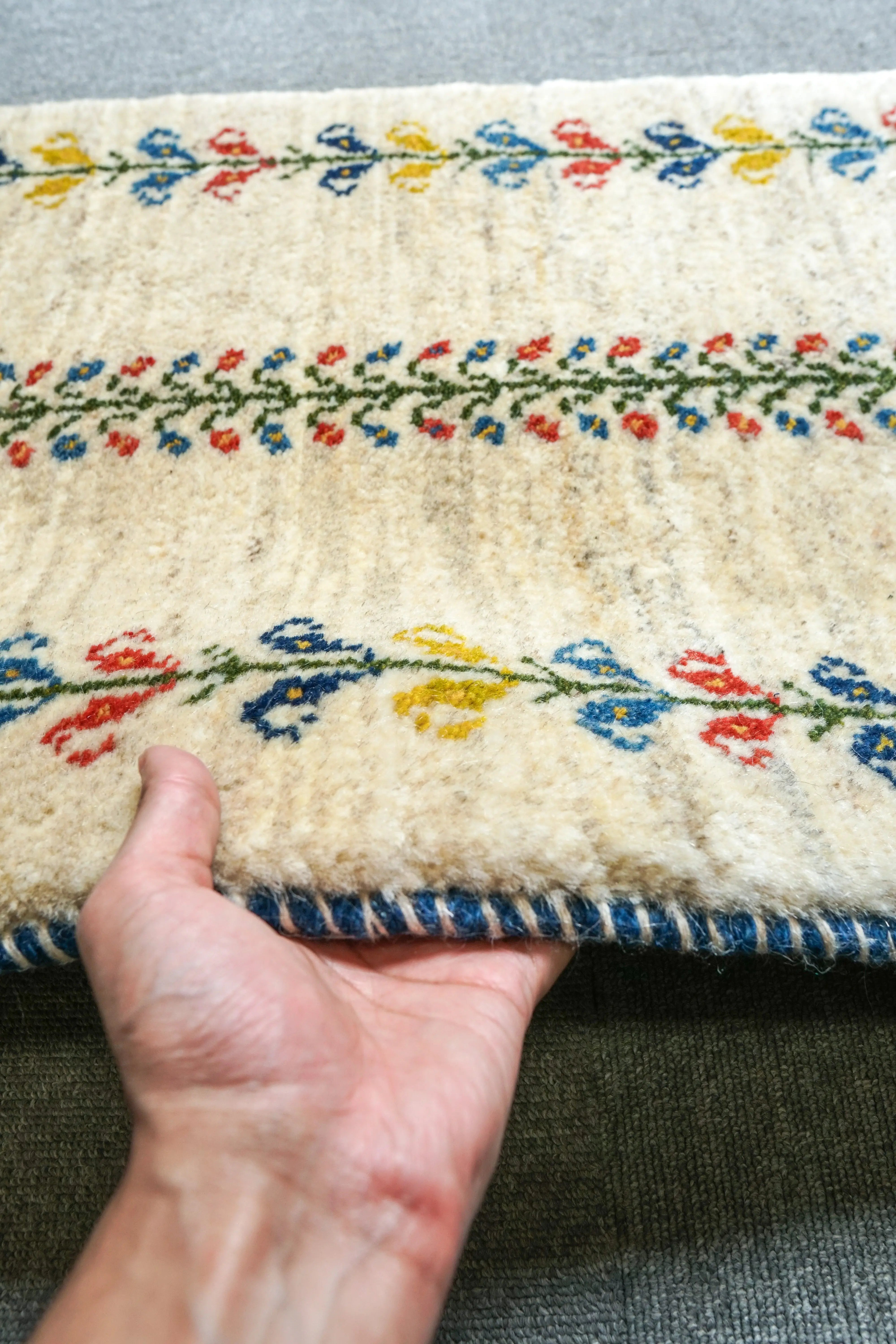 ギャッベ ペルシャ絨毯 手織り天然ウール100％使用素朴で温もりある